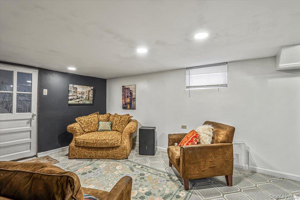 Single Family 25th Avenue Queens, NY 11357, MLS-1031900-18