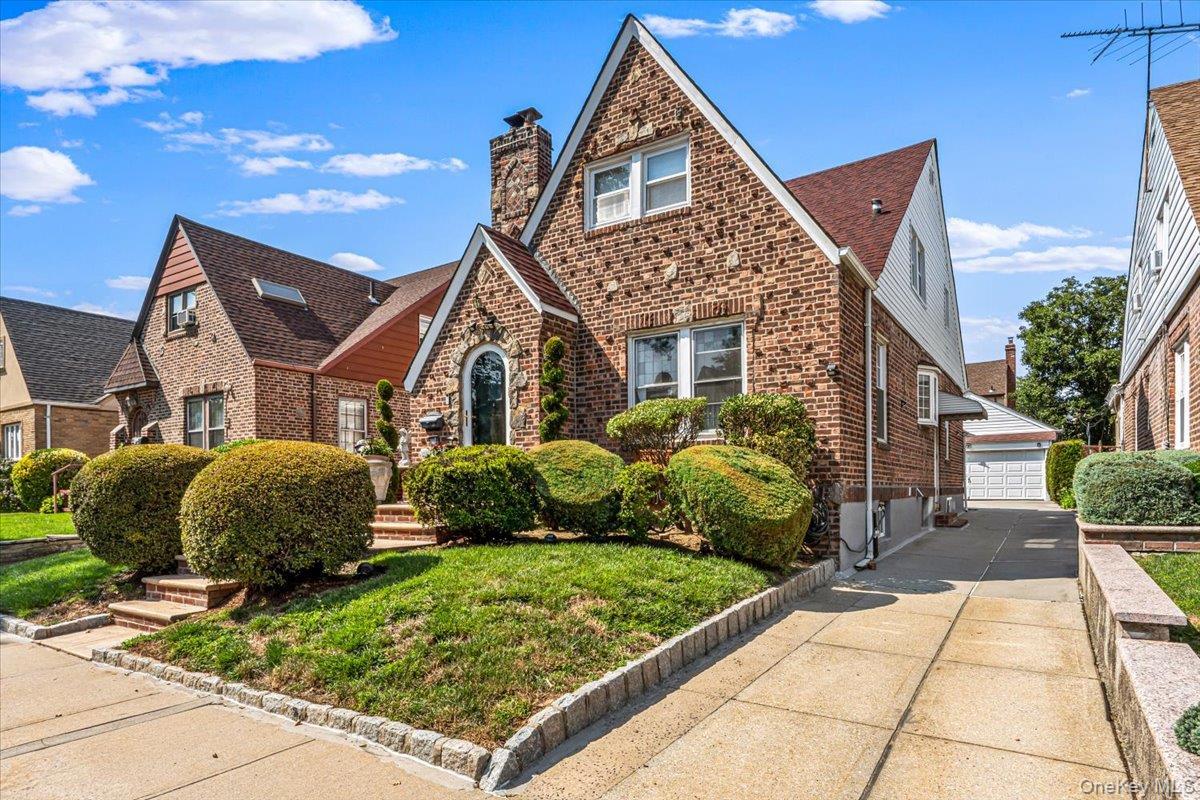 Single Family 25th Avenue Queens, NY 11357, MLS-1031900-2