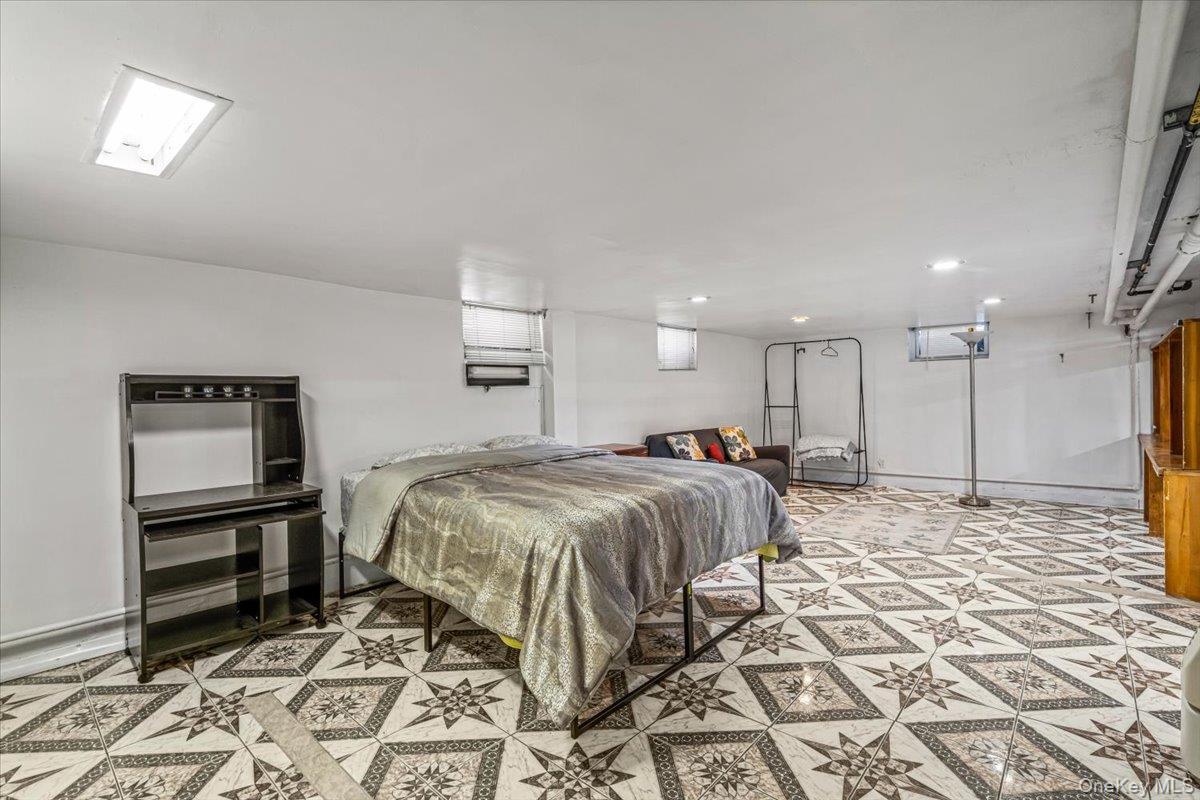 Single Family 25th Avenue Queens, NY 11357, MLS-1031900-21