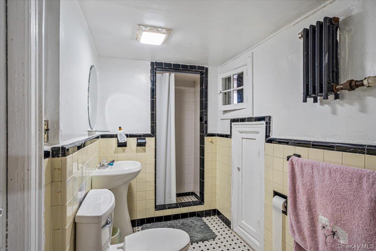 Single Family 25th Avenue Queens, NY 11357, MLS-1031900-22