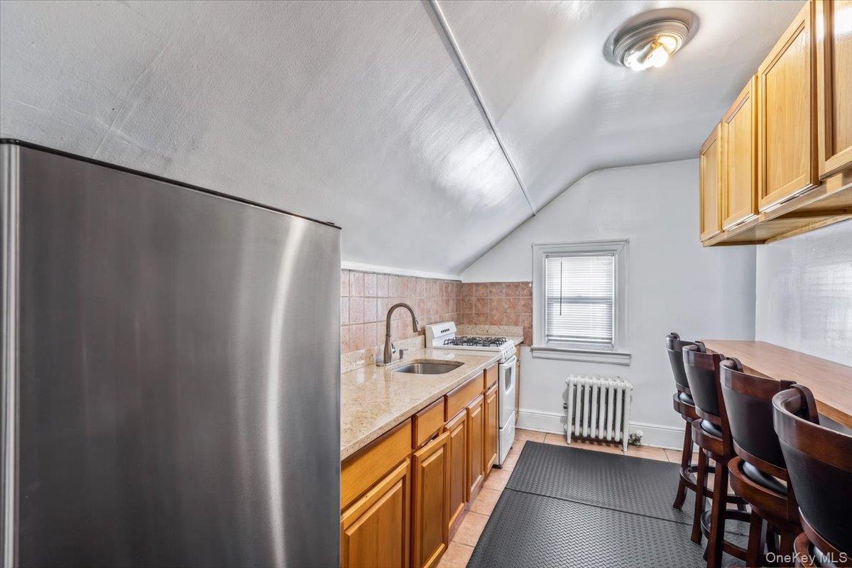 Single Family 25th Avenue Queens, NY 11357, MLS-1031900-23