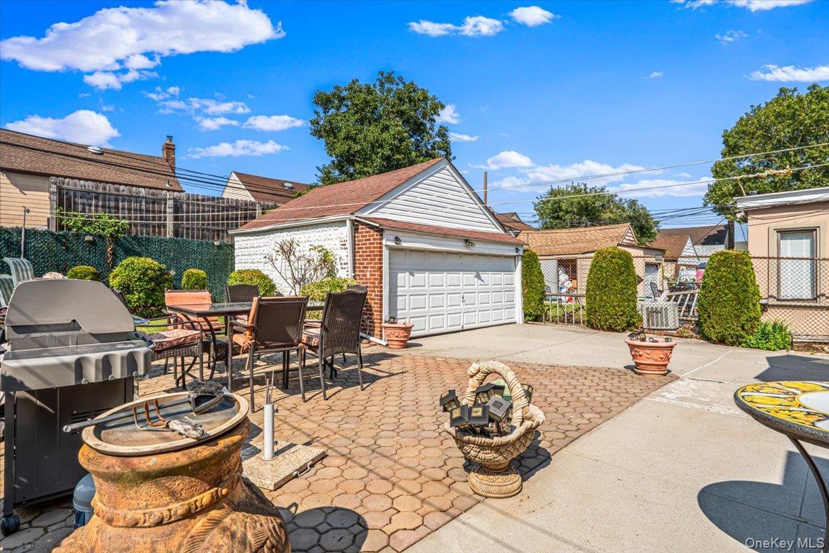 Single Family 25th Avenue Queens, NY 11357, MLS-1031900-32