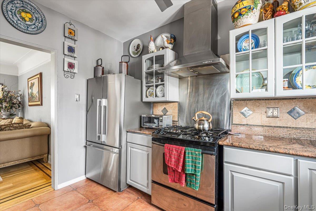 Single Family 25th Avenue Queens, NY 11357, MLS-1031900-9