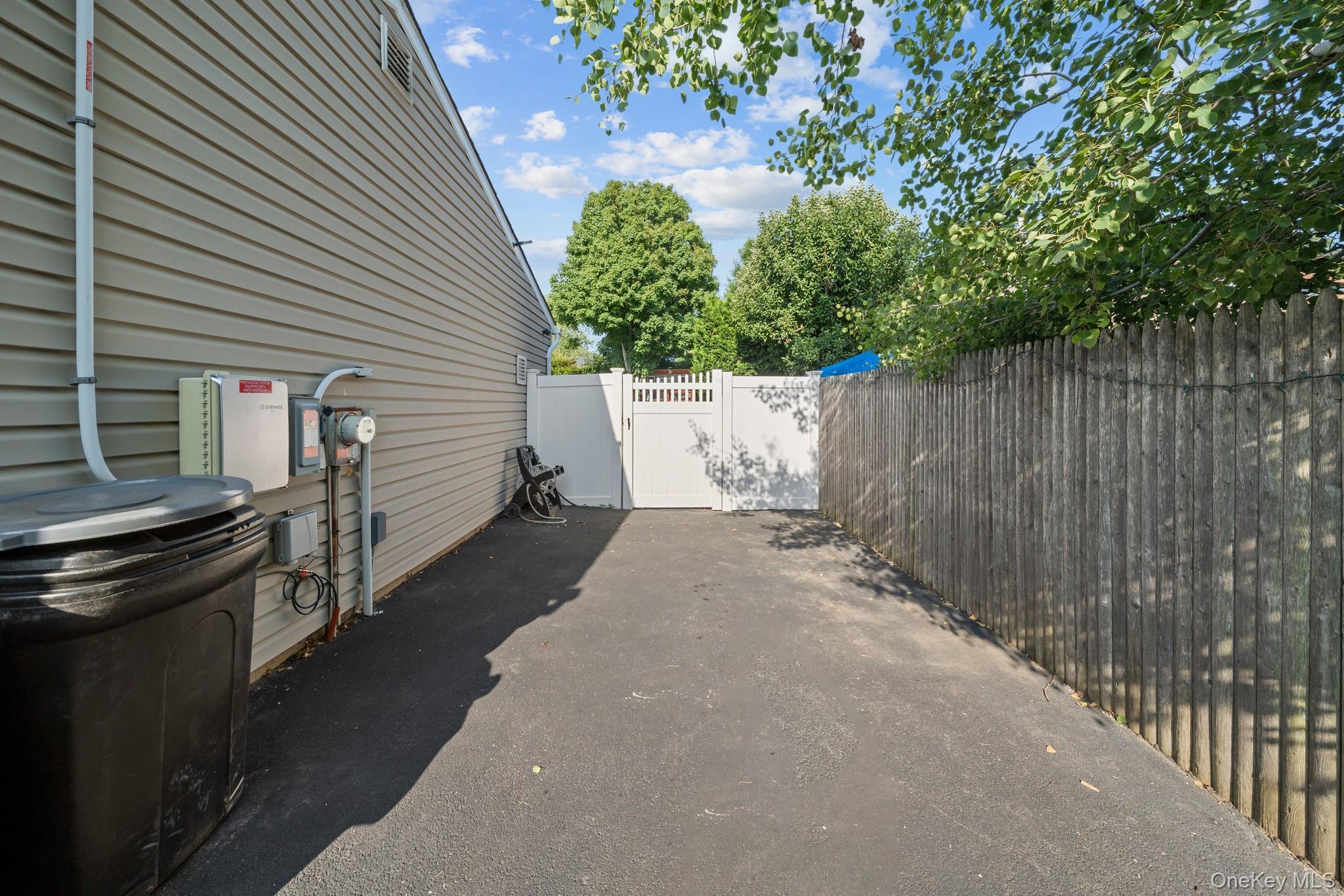 Single Family Sprat Street  Suffolk County, NY 11763, MLS-1031946-11