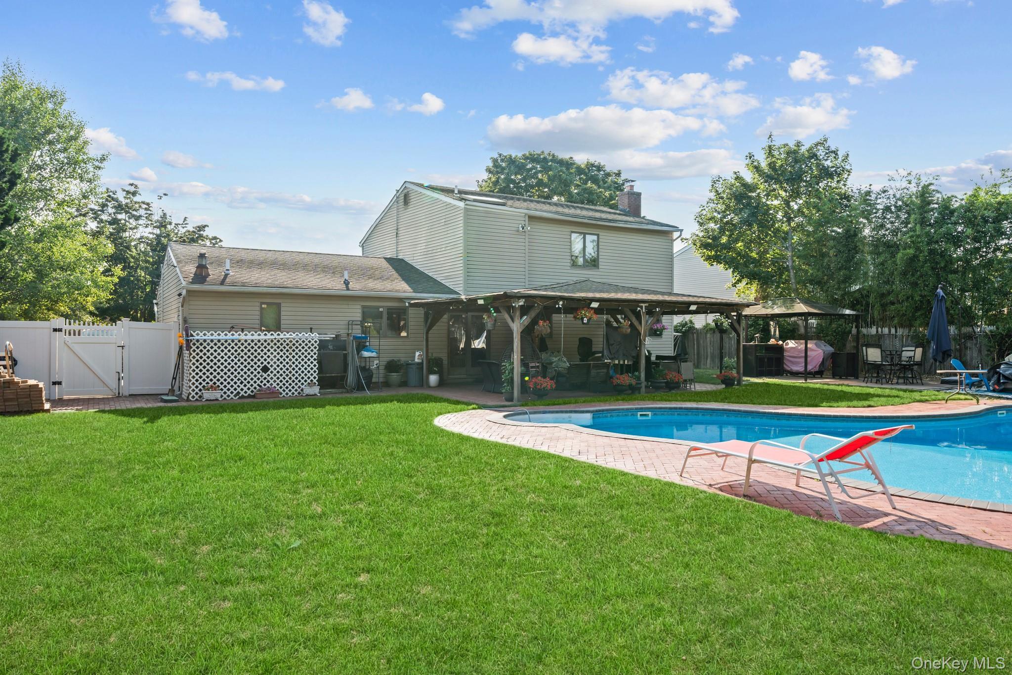Single Family Sprat Street  Suffolk County, NY 11763, MLS-1031946-14