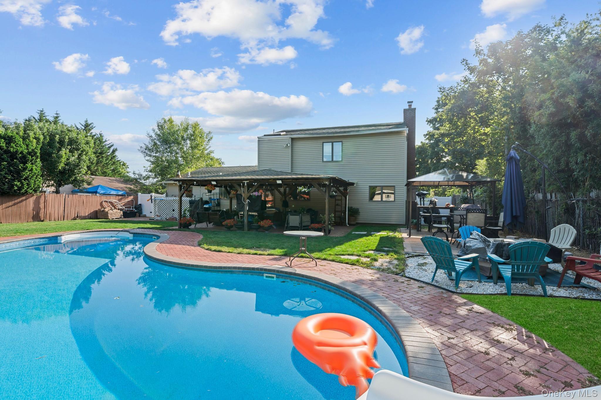 Single Family Sprat Street  Suffolk County, NY 11763, MLS-1031946-17