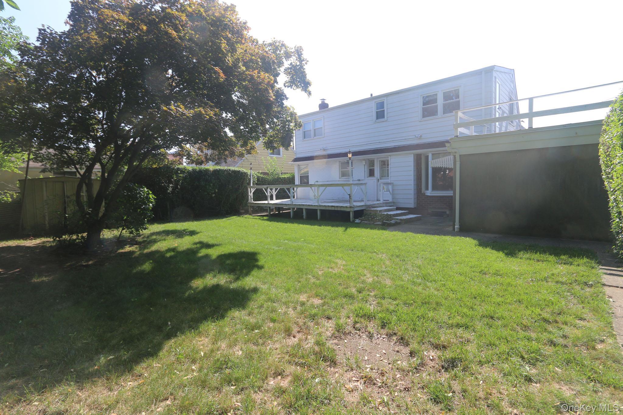 Single Family Ivanhoe Place Nassau County, NY 11580, MLS-1031979-11