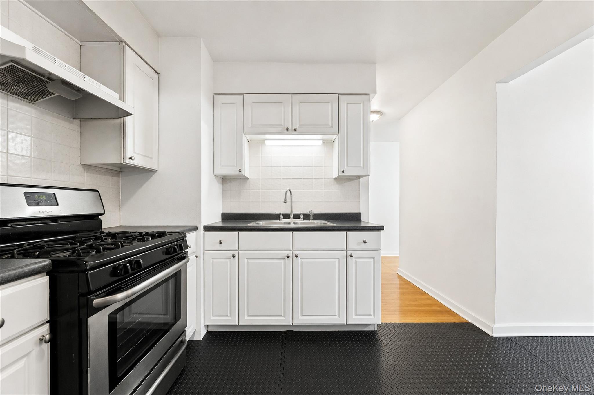 Single Family 235 Street  Queens, NY 11363, MLS-1032001-20