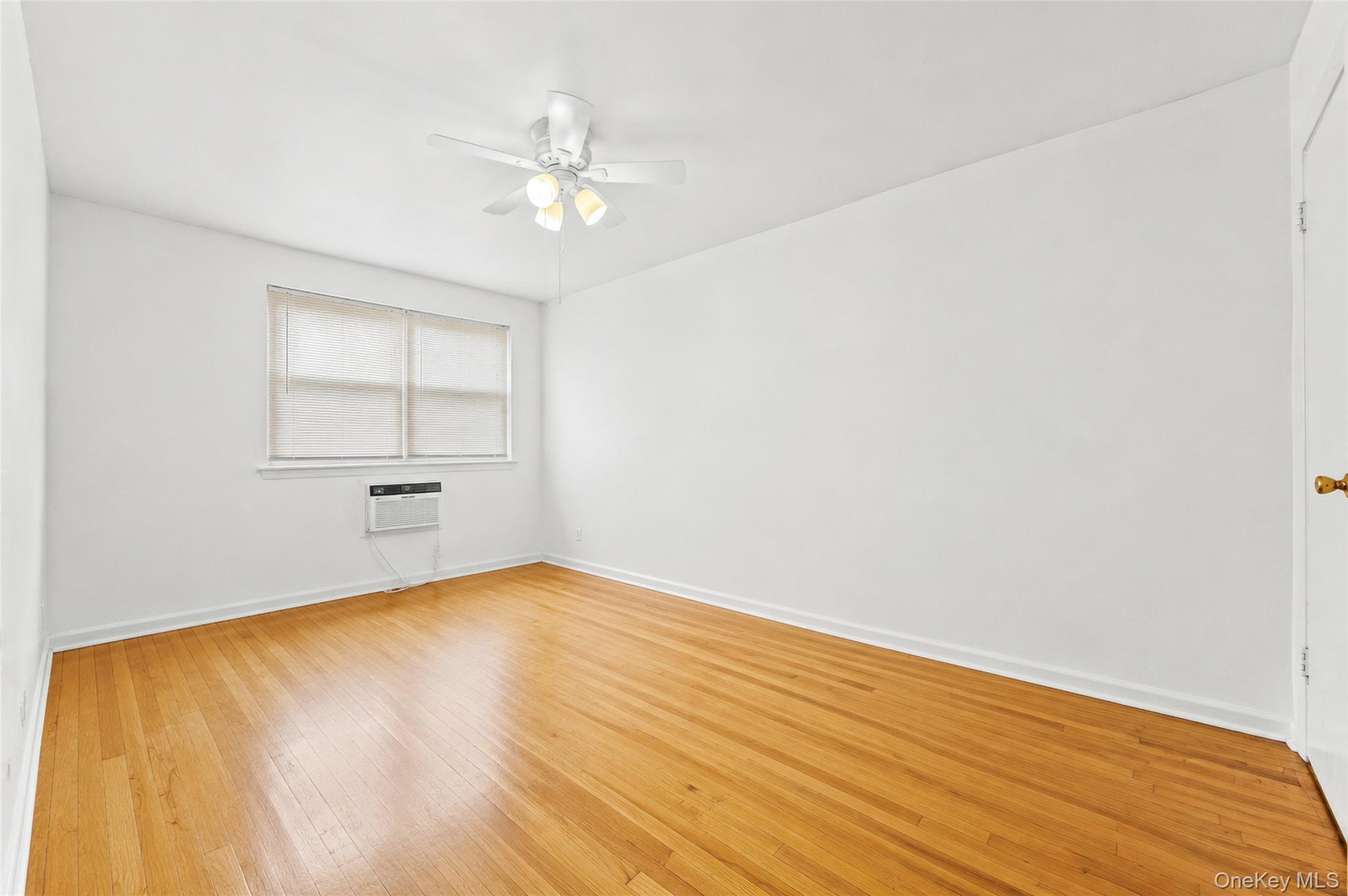 Single Family 235 Street  Queens, NY 11363, MLS-1032001-23