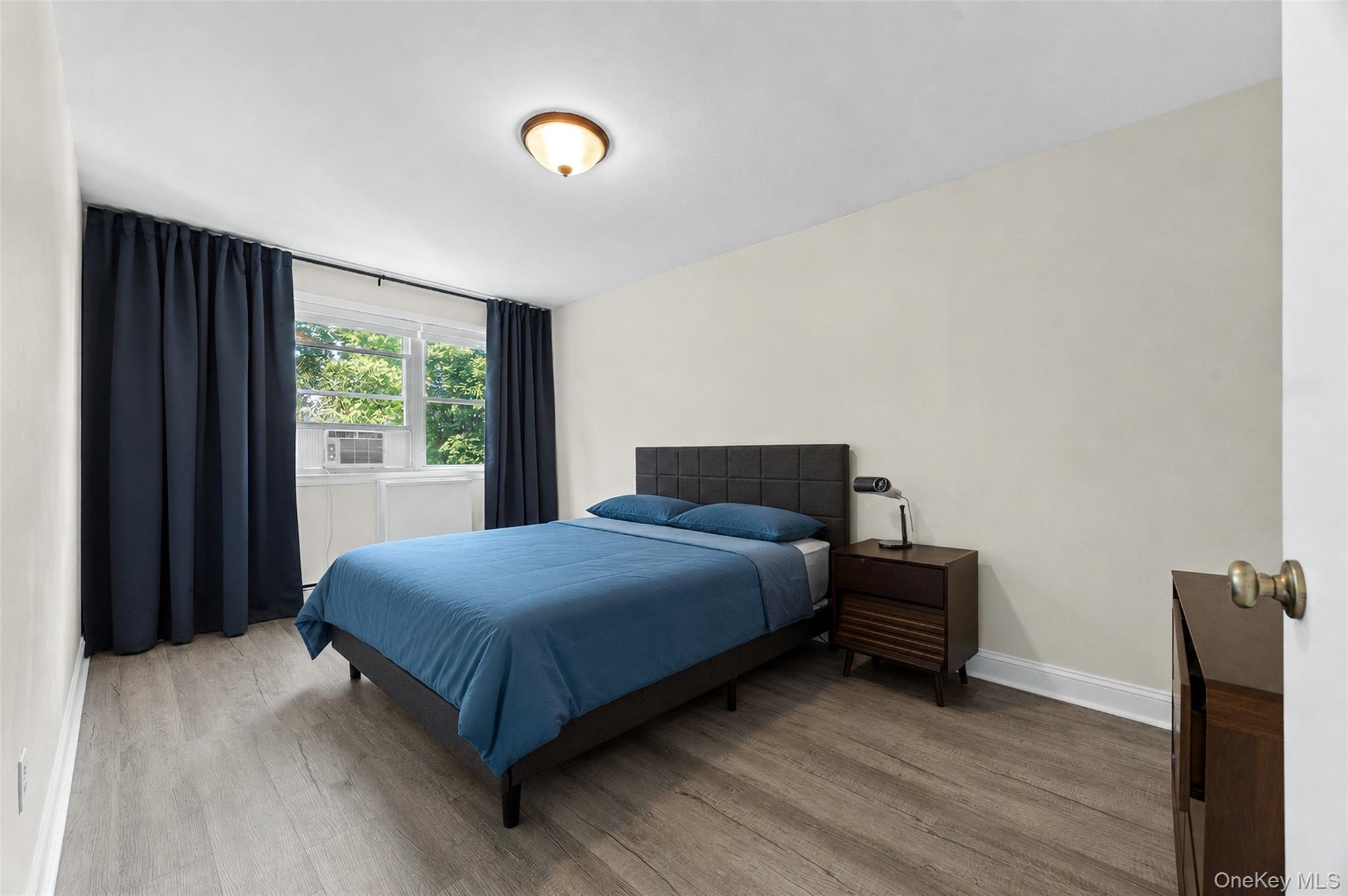 Single Family 235 Street  Queens, NY 11363, MLS-1032001-34