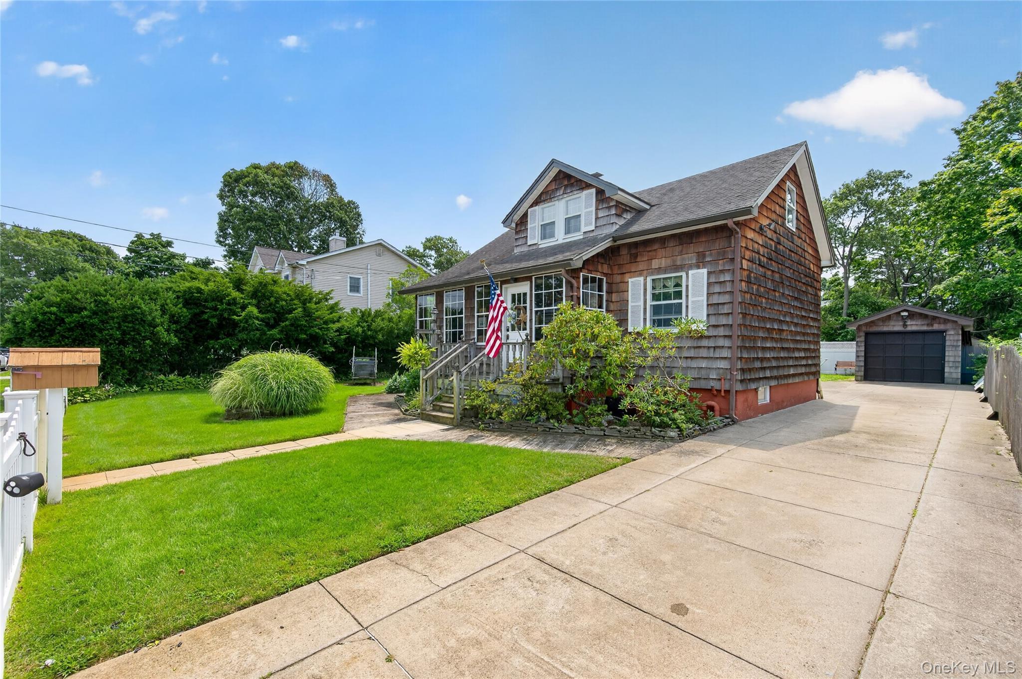 Single Family Cedar Street Suffolk County, NY 11751, MLS-1032012-5