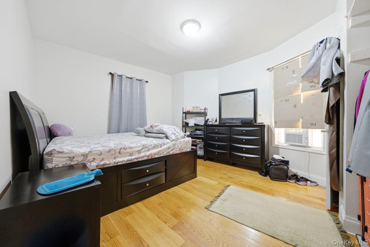 Single Family Bronx Boulevard Bronx, NY 10470, MLS-1032037-10