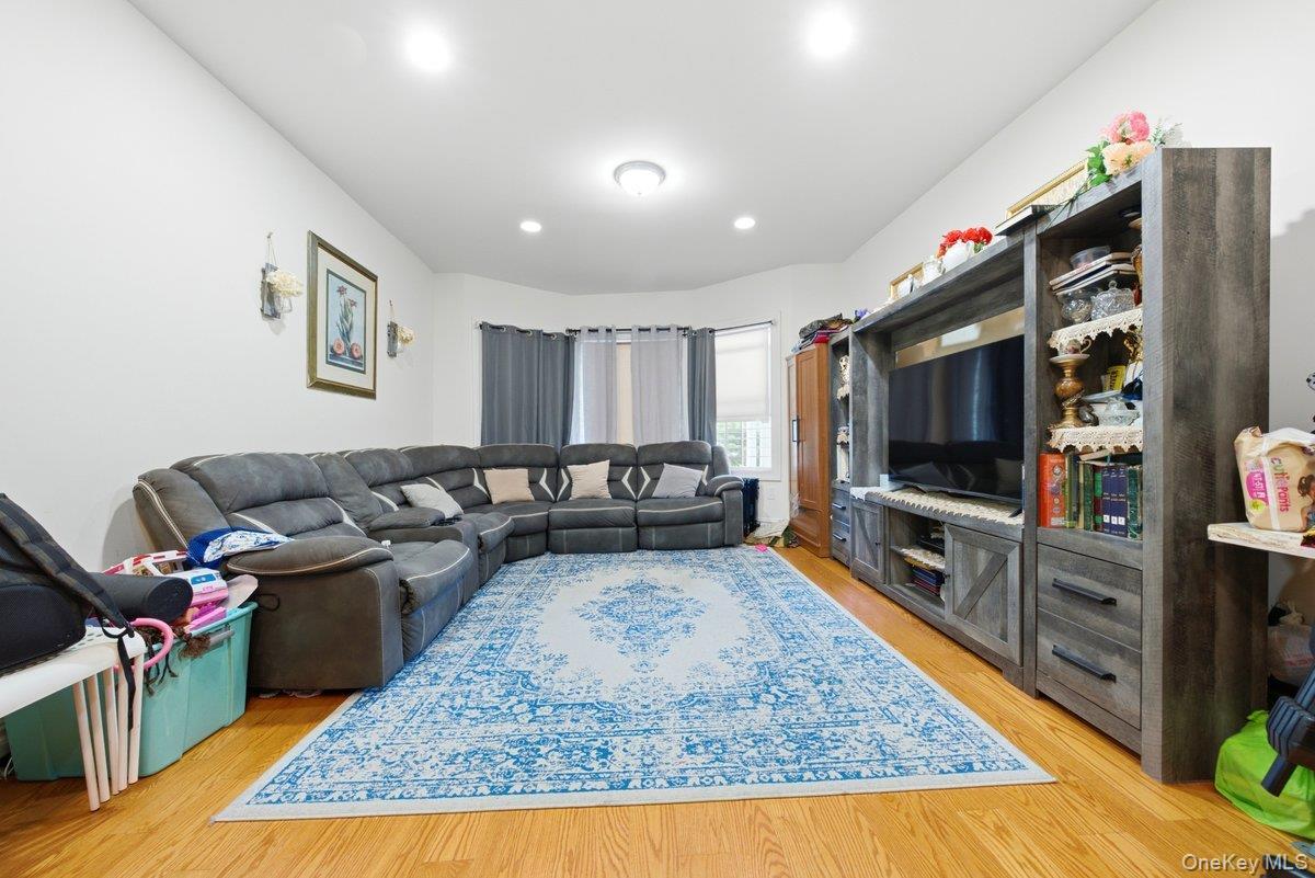 Single Family Bronx Boulevard Bronx, NY 10470, MLS-1032037-13