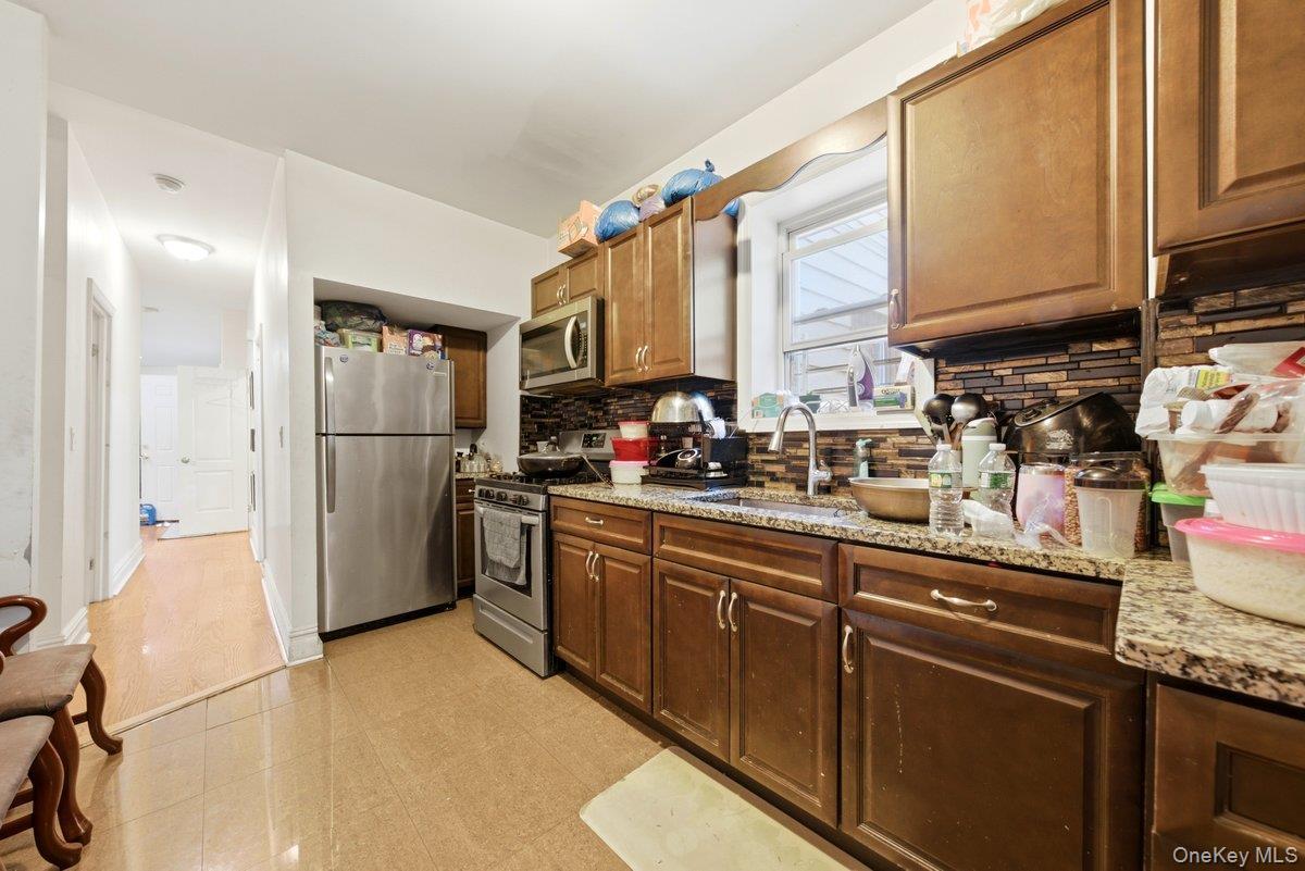 Single Family Bronx Boulevard Bronx, NY 10470, MLS-1032037-18