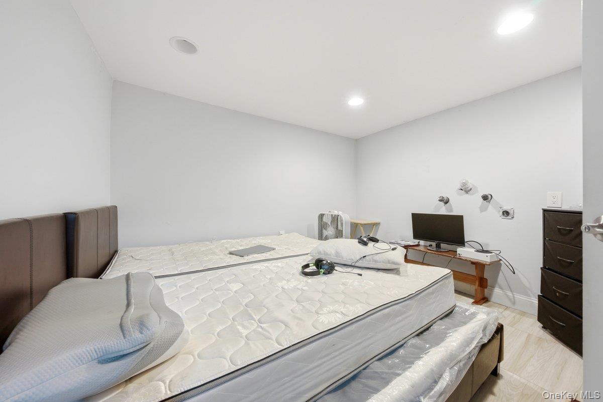 Single Family Bronx Boulevard Bronx, NY 10470, MLS-1032037-20