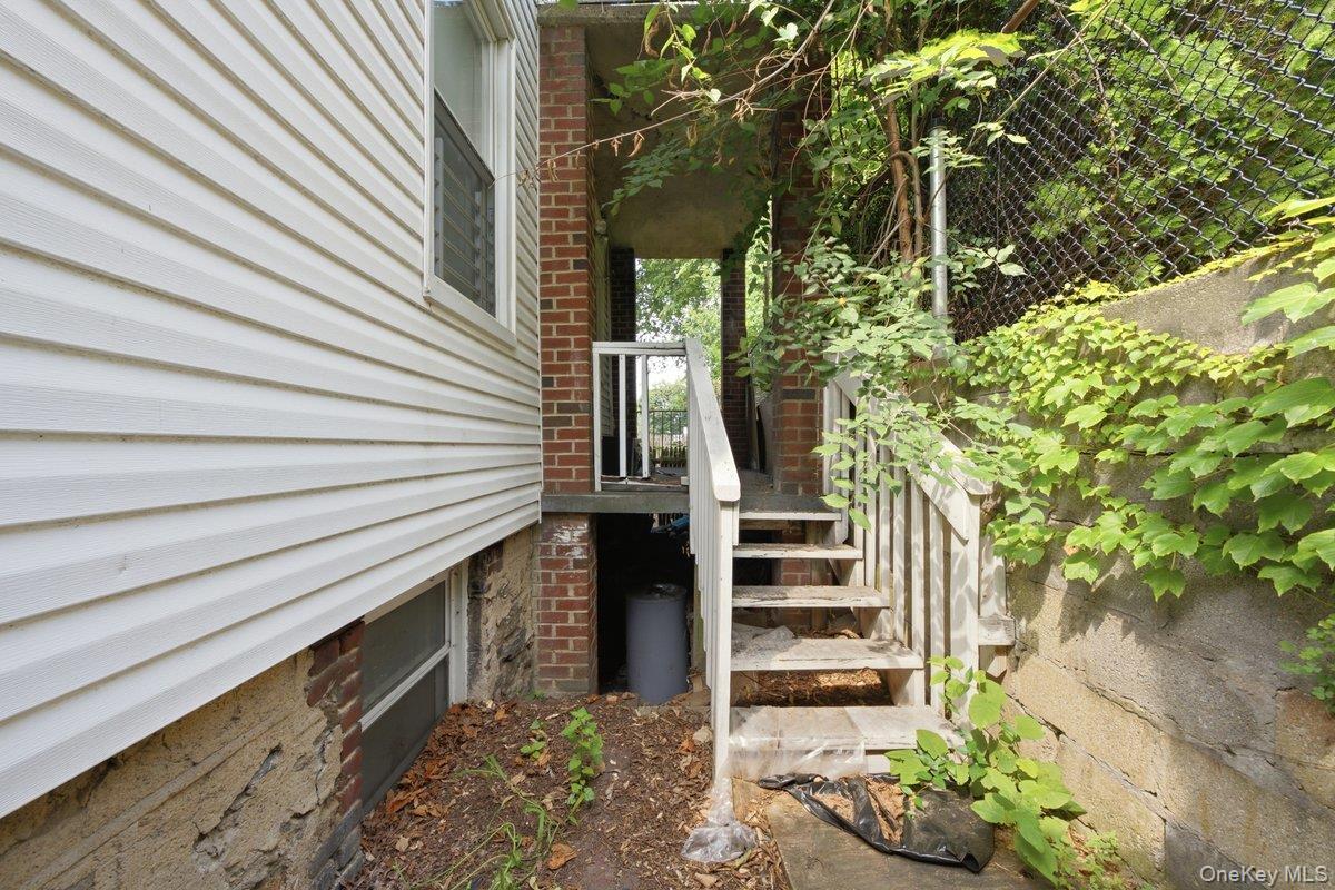Single Family Bronx Boulevard Bronx, NY 10470, MLS-1032037-27