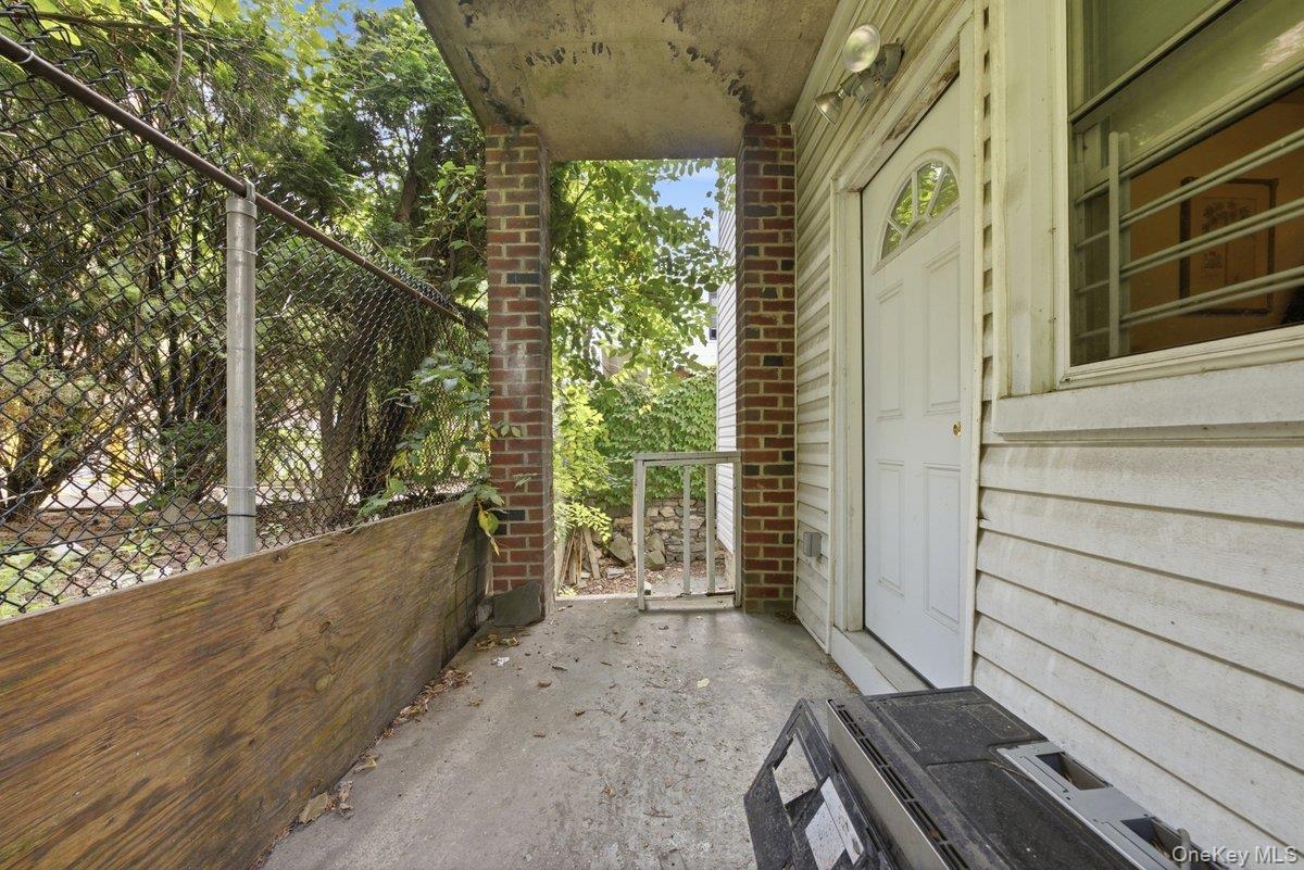 Single Family Bronx Boulevard Bronx, NY 10470, MLS-1032037-28