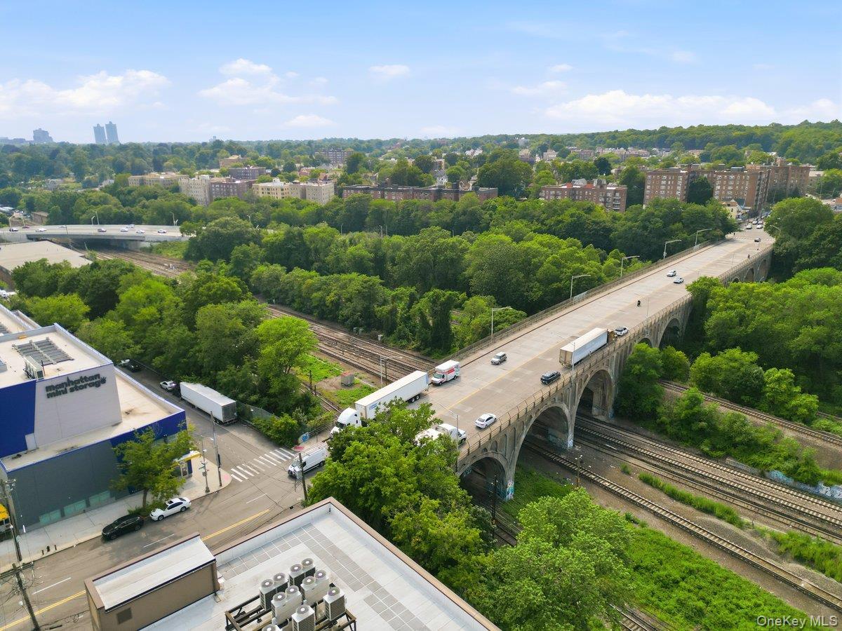 Single Family Bronx Boulevard Bronx, NY 10470, MLS-1032037-3