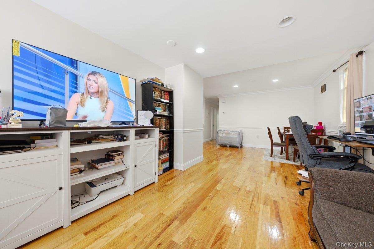 Single Family Bronx Boulevard Bronx, NY 10470, MLS-1032037-6