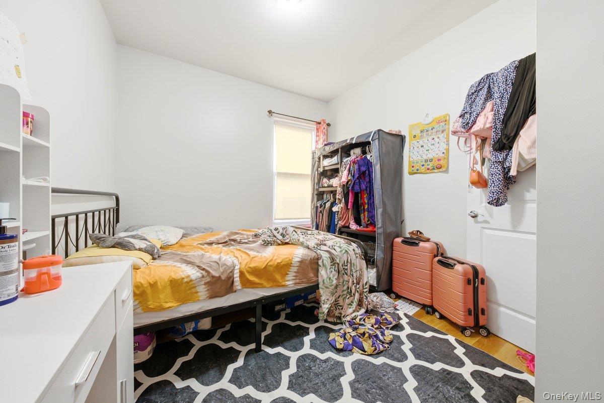 Single Family Bronx Boulevard Bronx, NY 10470, MLS-1032037-9