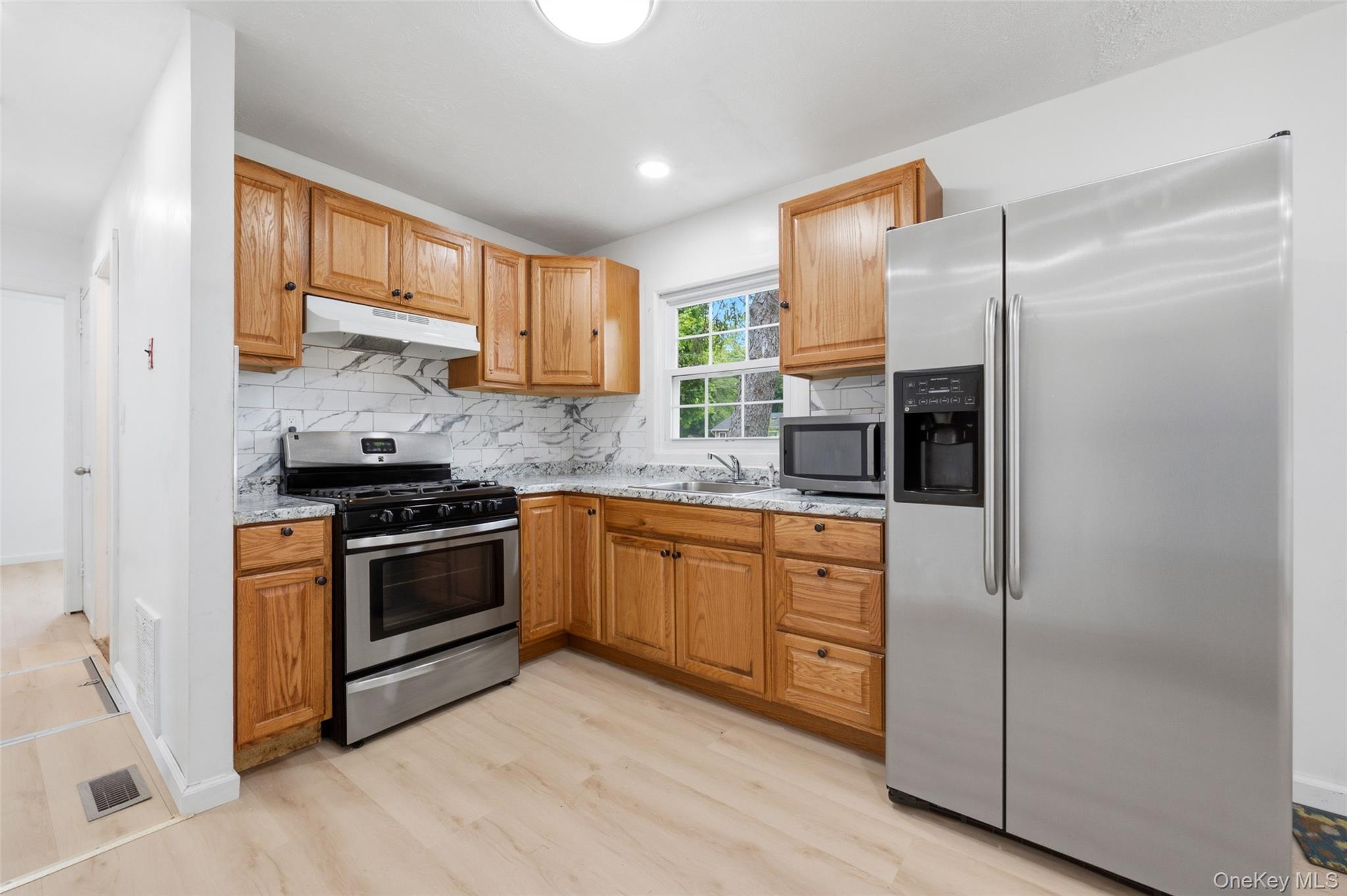 Single Family Bourdois Avenue Suffolk County, NY 11713, MLS-1032046-10