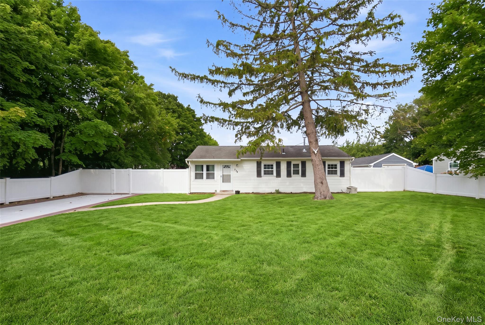 Single Family Bourdois Avenue Suffolk County, NY 11713, MLS-1032046-5