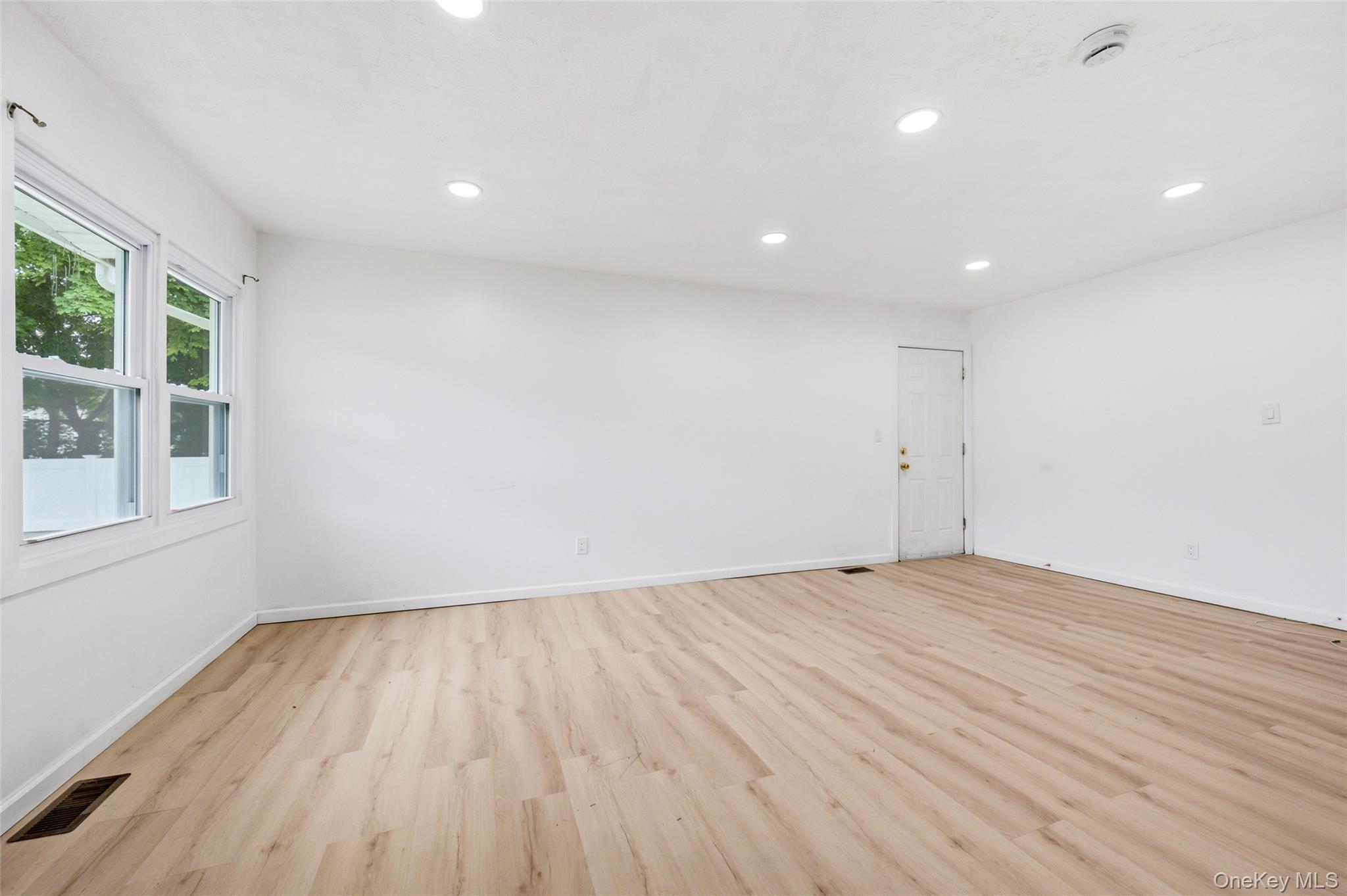 Single Family Bourdois Avenue Suffolk County, NY 11713, MLS-1032046-6