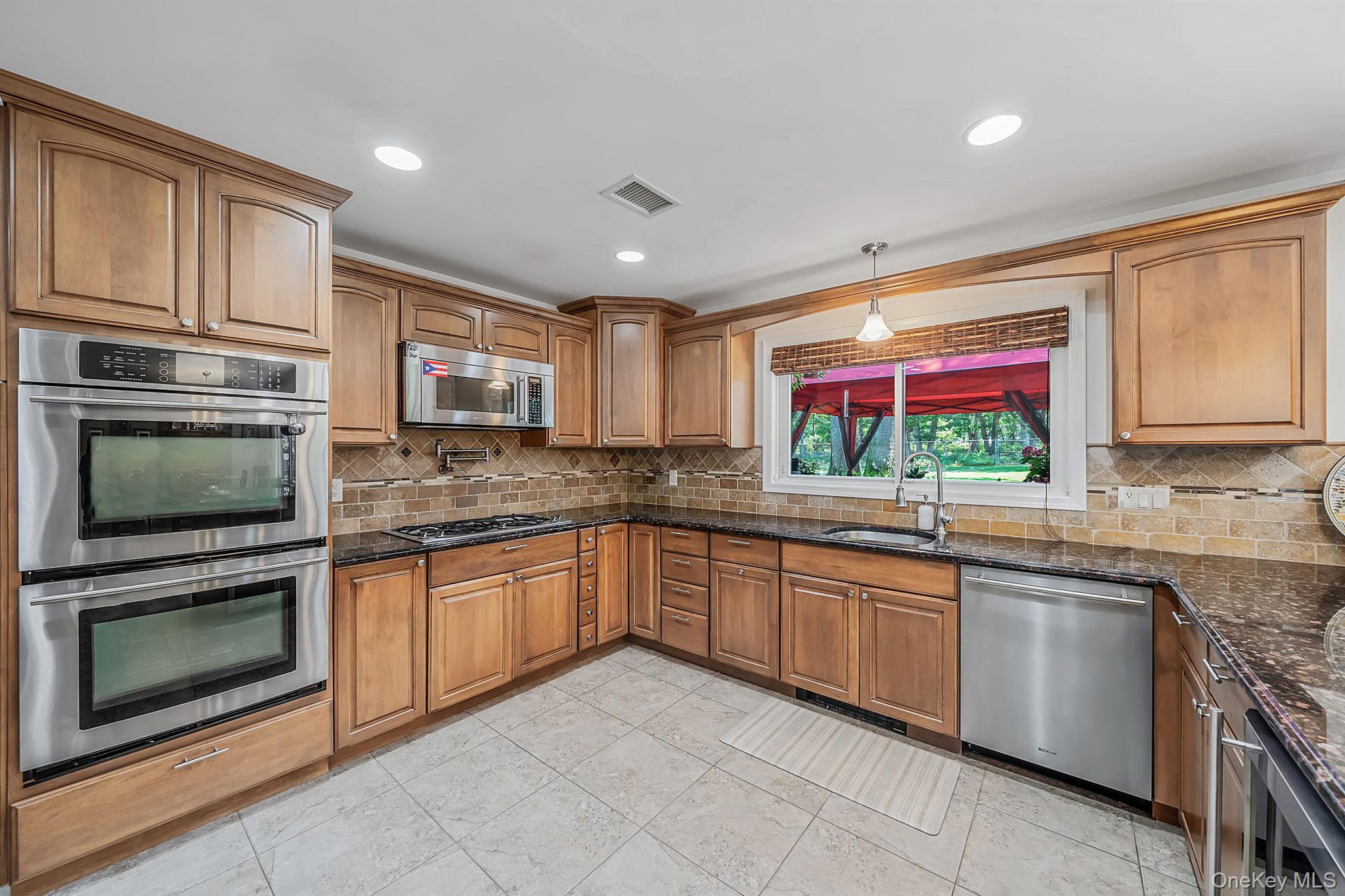 Single Family Robinson Avenue Suffolk County, NY 11772, MLS-1032055-10