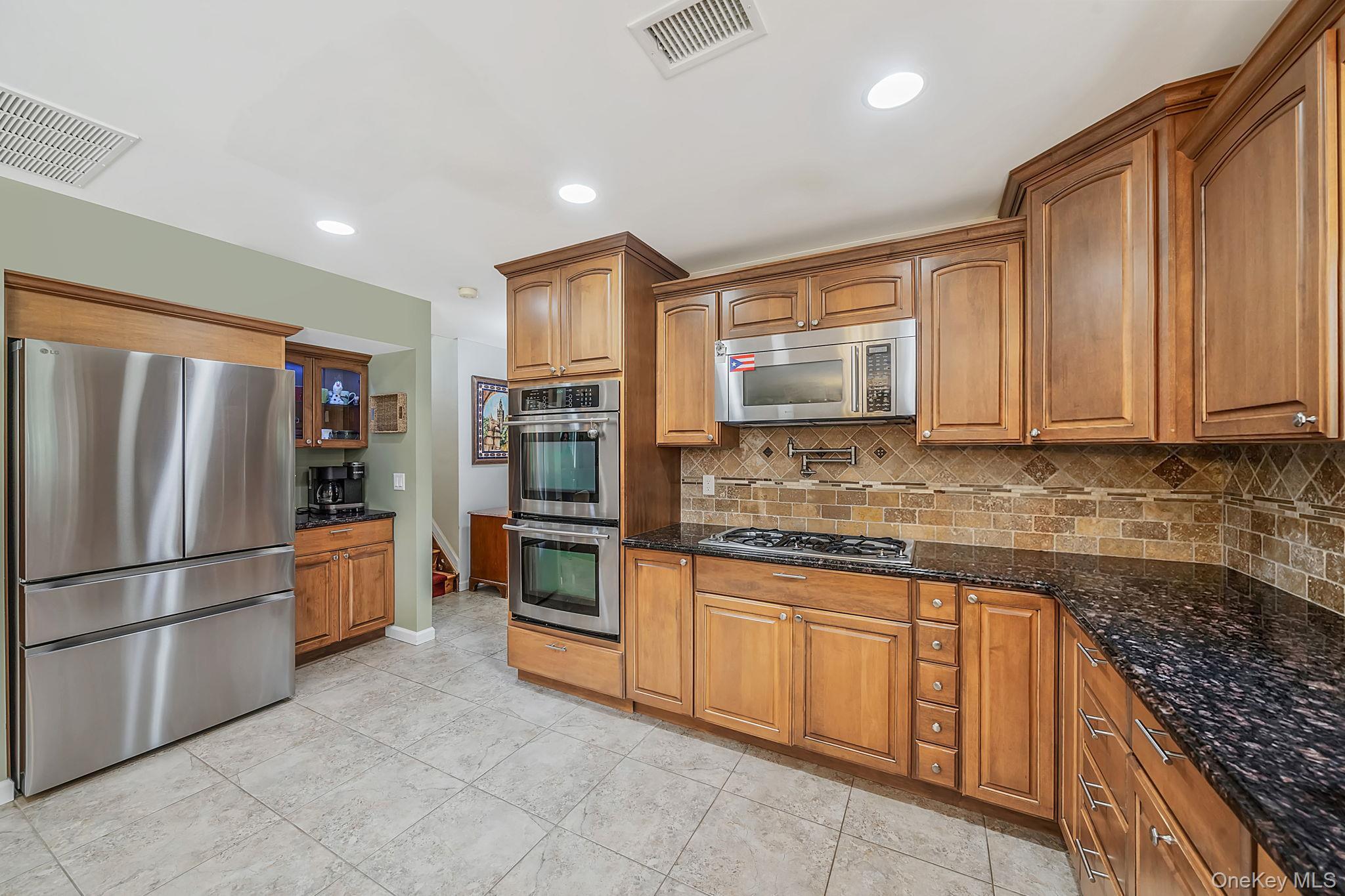 Single Family Robinson Avenue Suffolk County, NY 11772, MLS-1032055-11