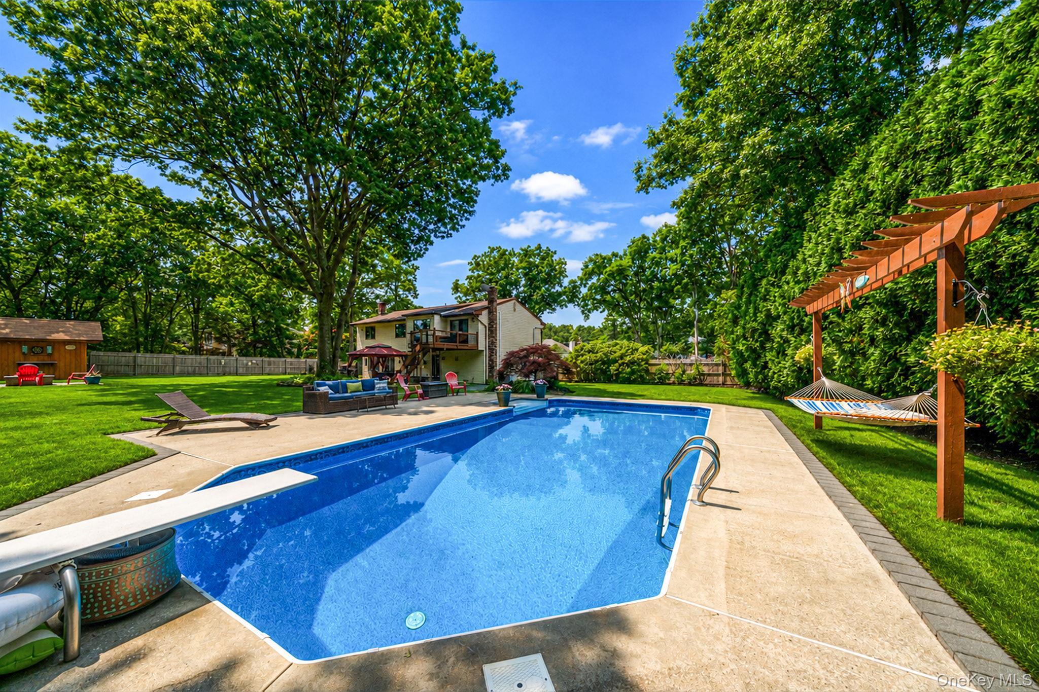 Single Family Robinson Avenue Suffolk County, NY 11772, MLS-1032055-38
