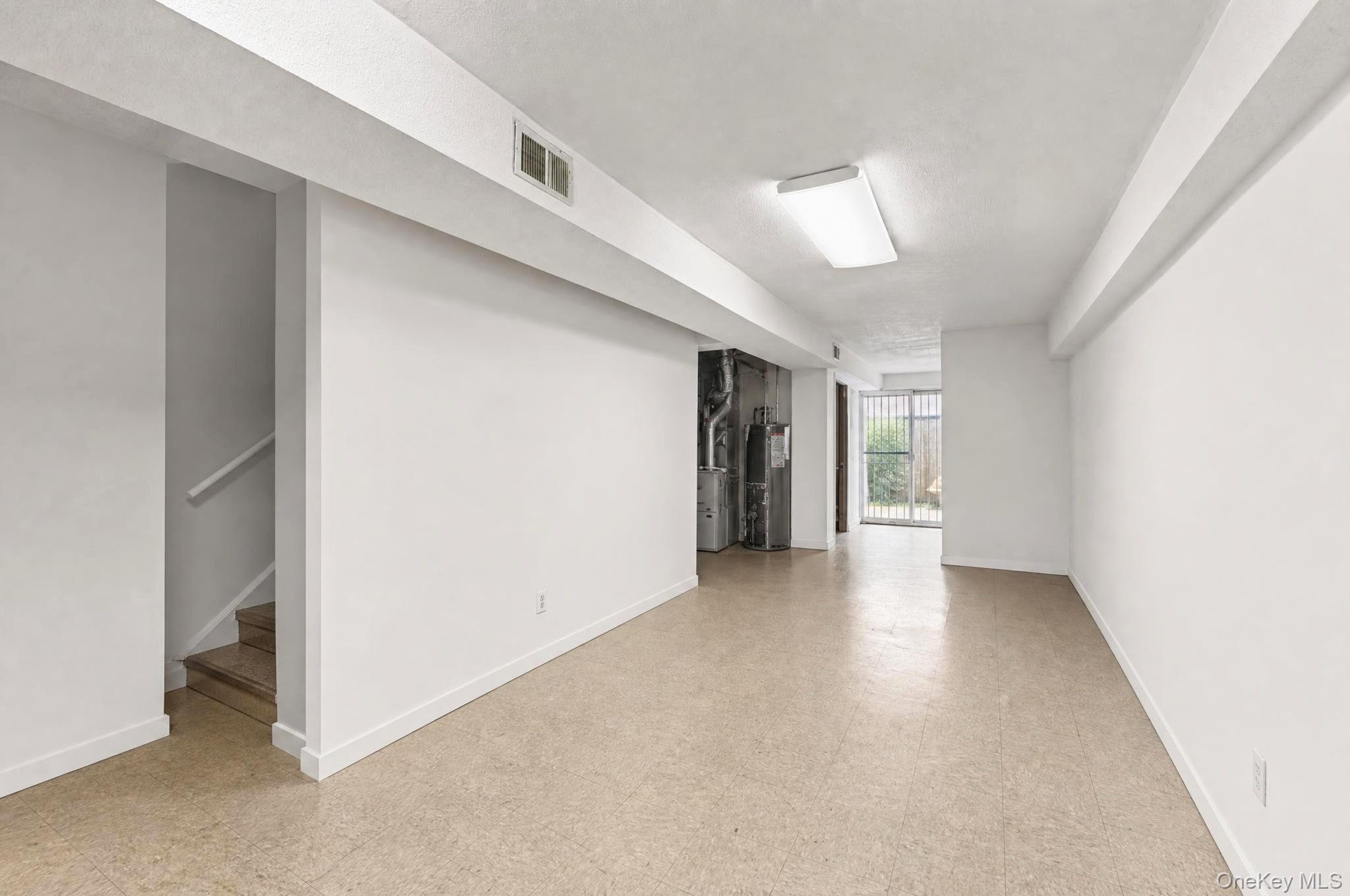 Single Family Tappen Court Staten Island, NY 10304, MLS-1032085-16