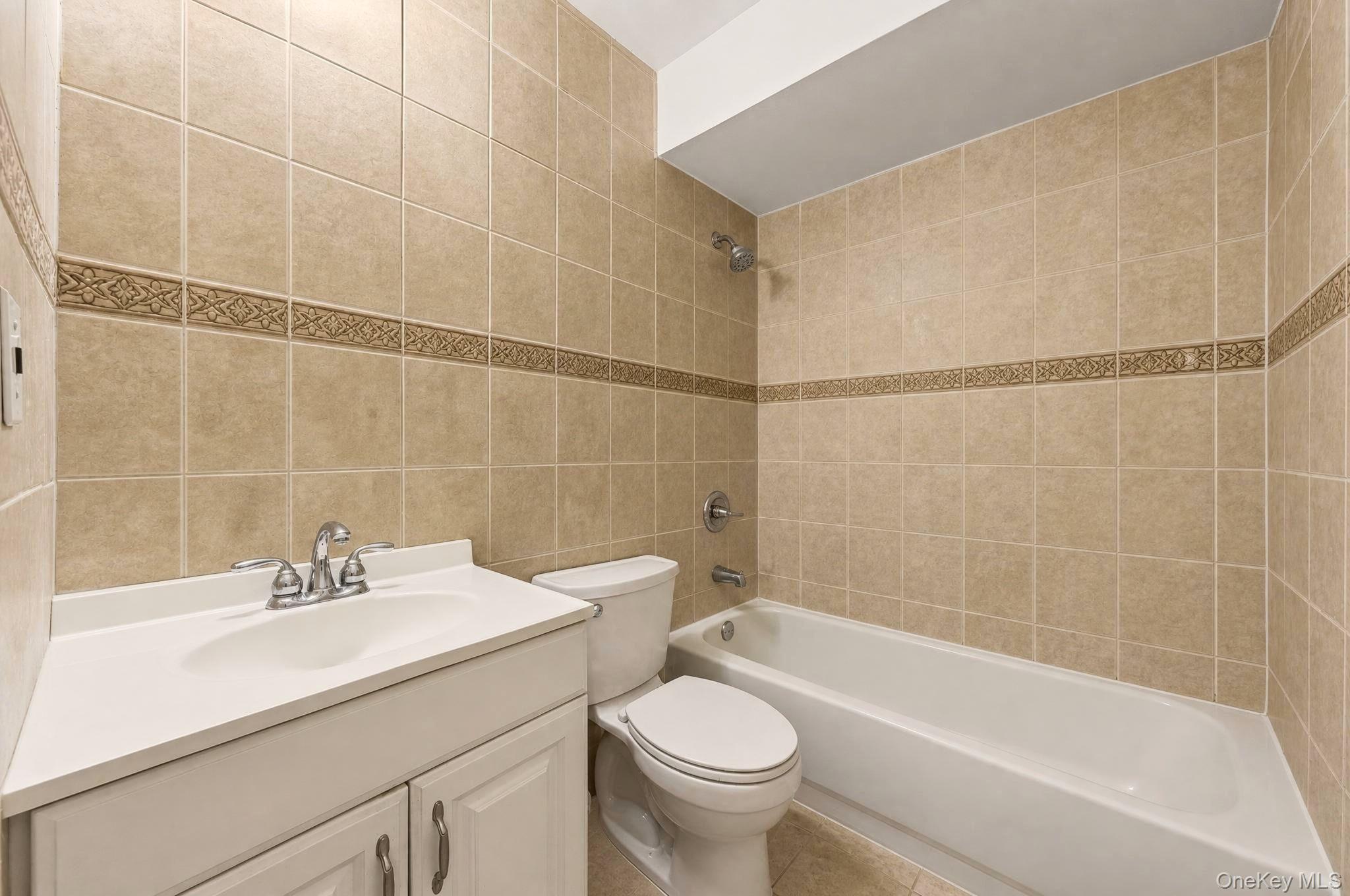 Single Family Tappen Court Staten Island, NY 10304, MLS-1032085-18