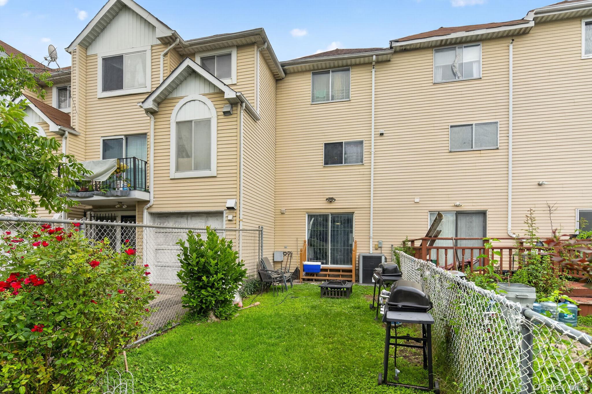 Single Family Tappen Court Staten Island, NY 10304, MLS-1032085-19