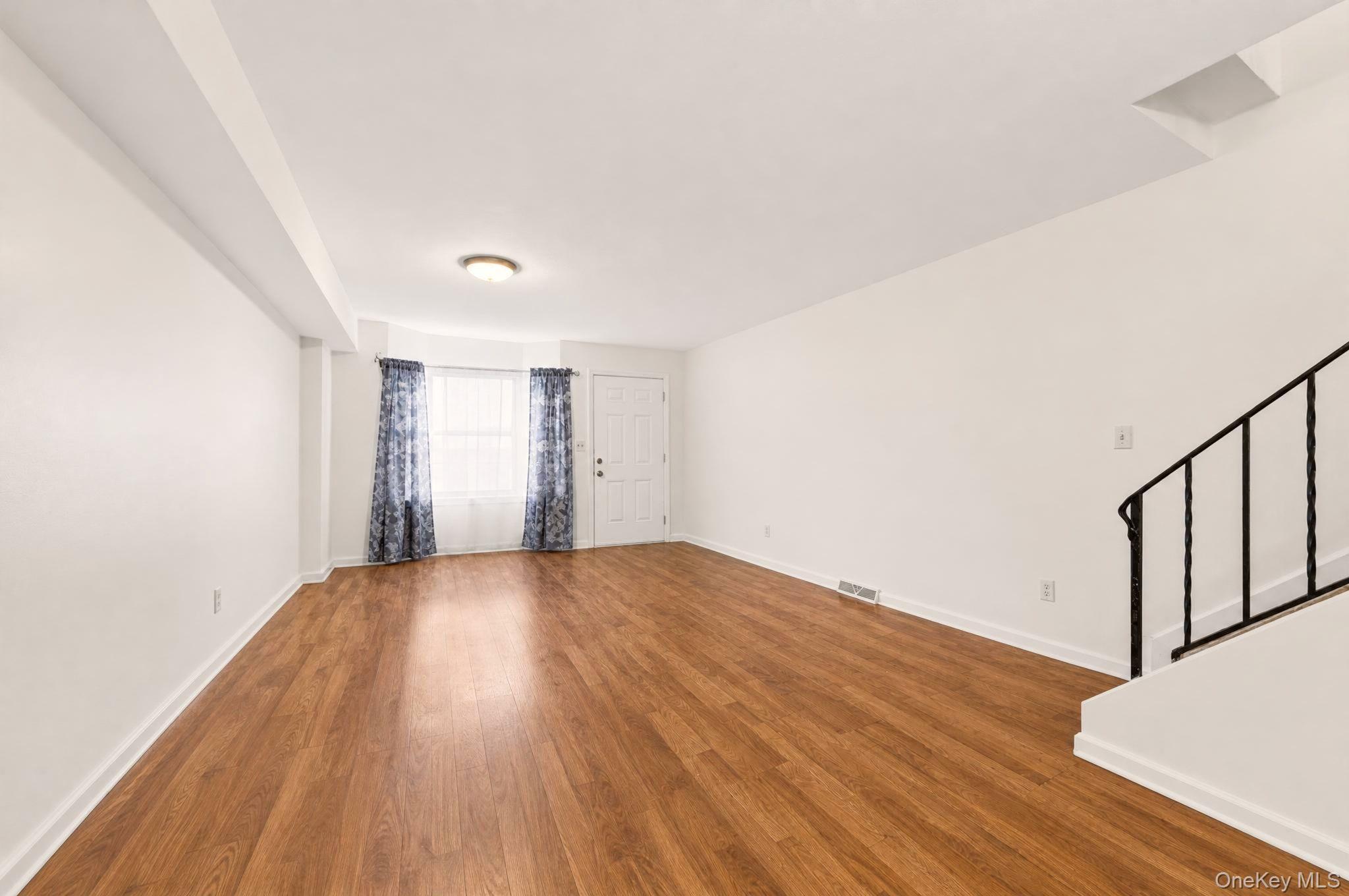 Single Family Tappen Court Staten Island, NY 10304, MLS-1032085-2