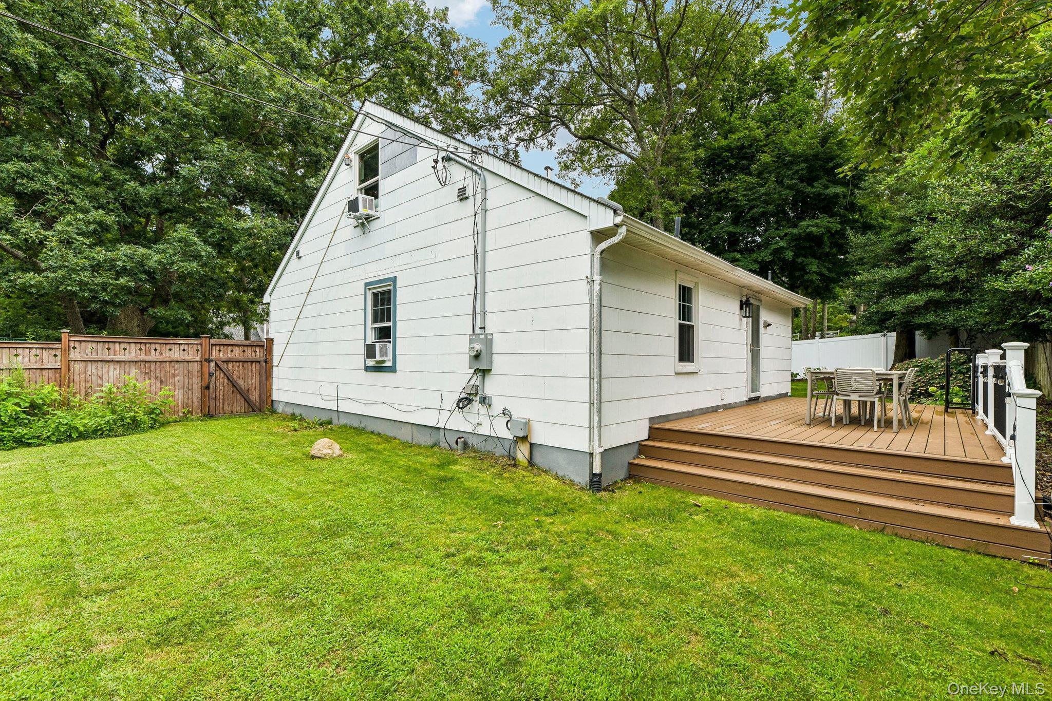 Single Family Solitaire Road Suffolk County, NY 11778, MLS-1032096-23