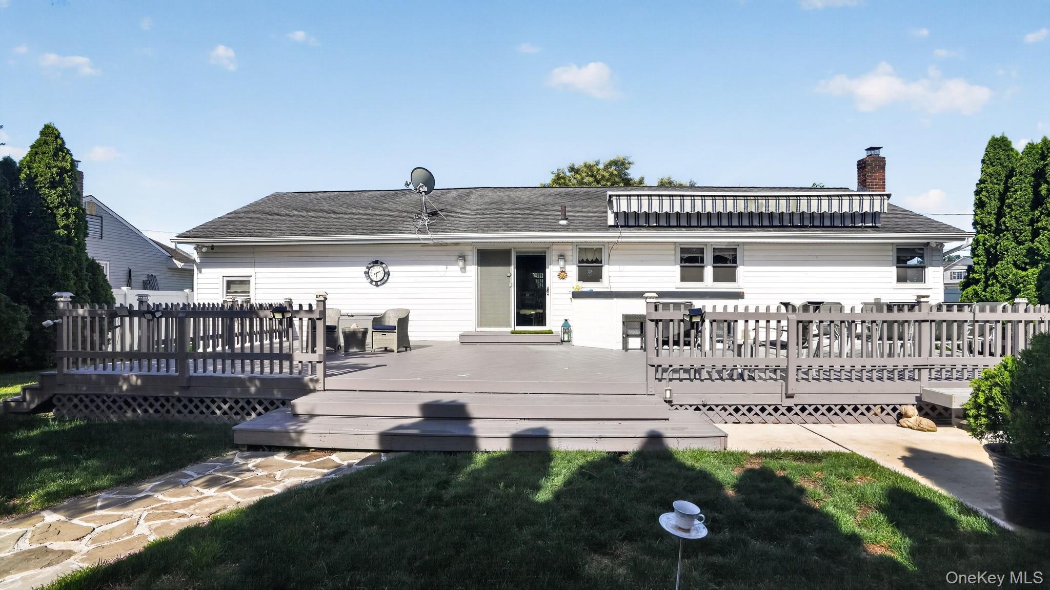 Single Family S 5th Street  Nassau County, NY 11714, MLS-1032127-3