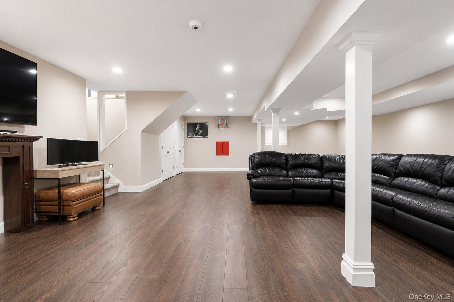 Single Family Fox Hunt Court Suffolk County, NY 11743, MLS-1032274-28
