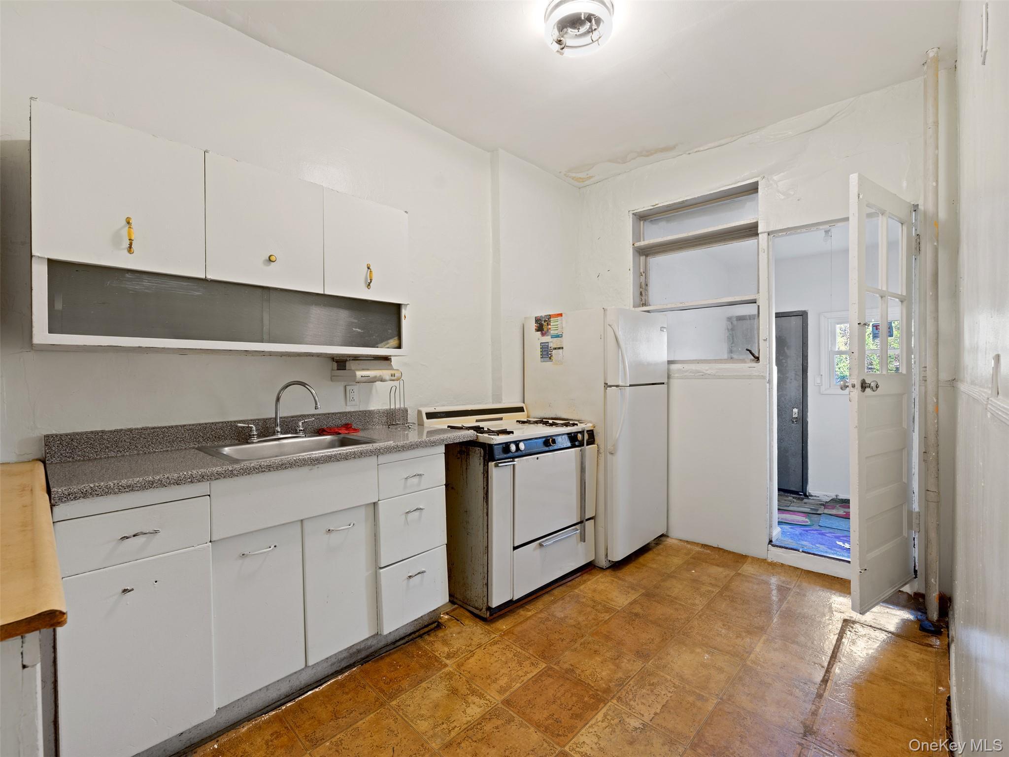 Single Family E 31st Street  Brooklyn, NY 11226, MLS-1032294-4