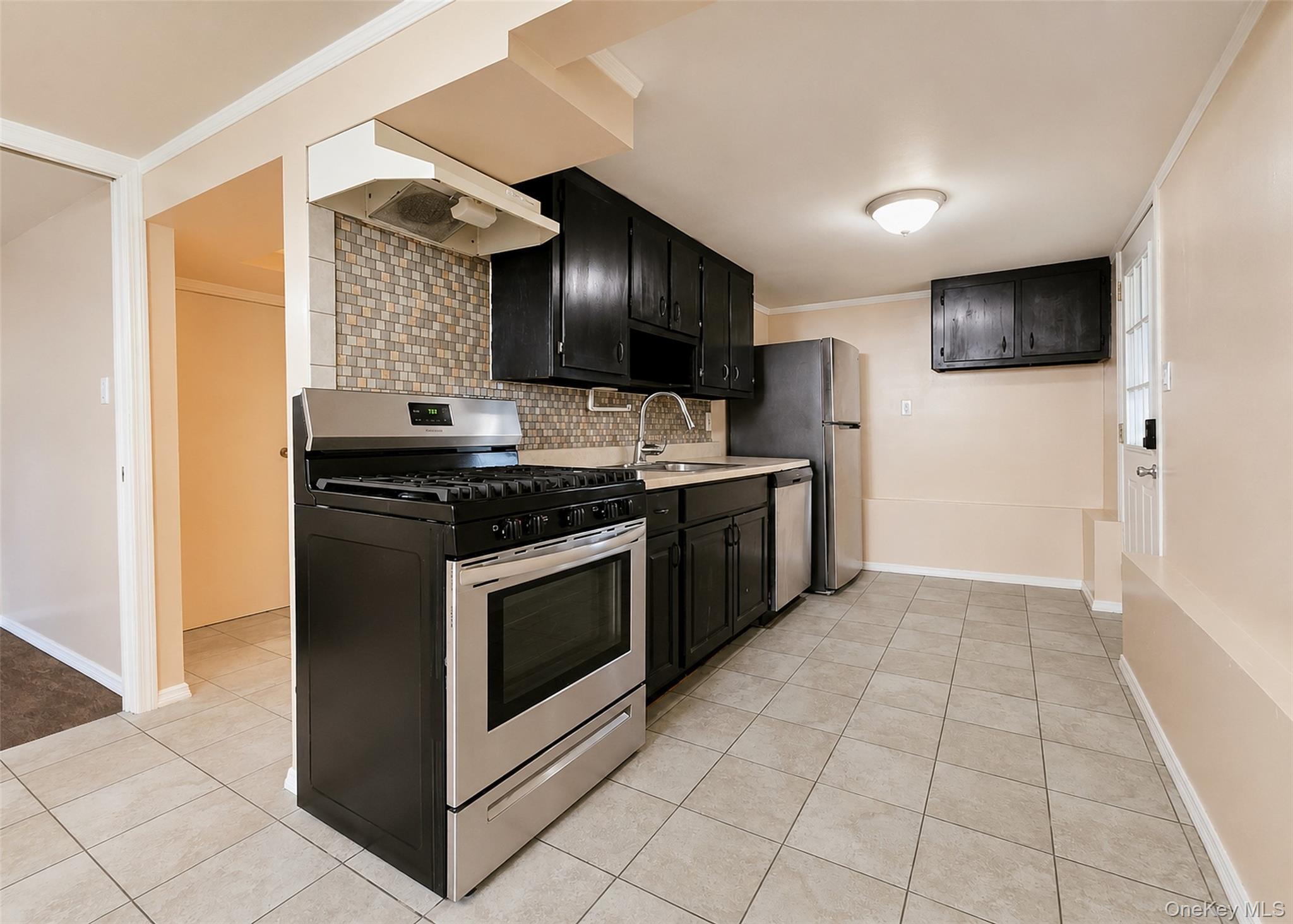 Single Family Farragut Avenue Suffolk County, NY 11757, MLS-1032337-14