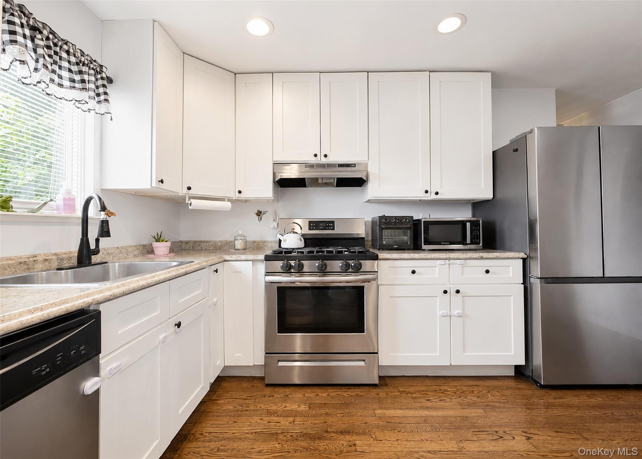 Single Family Farragut Avenue Suffolk County, NY 11757, MLS-1032337-3