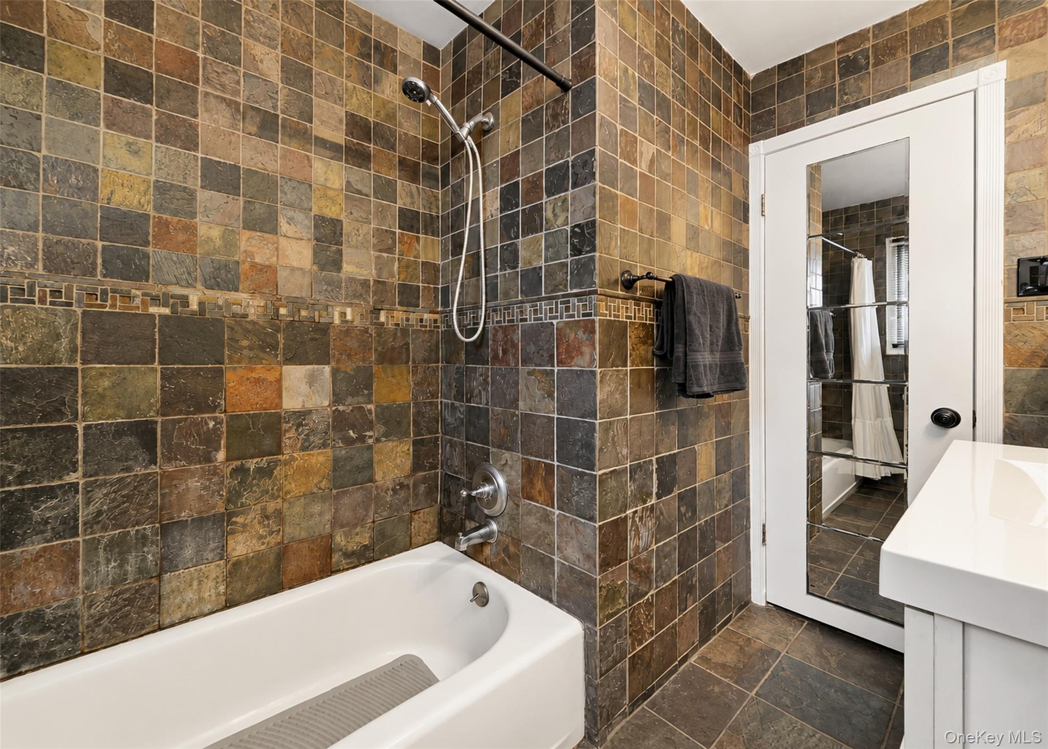 Single Family Farragut Avenue Suffolk County, NY 11757, MLS-1032337-9