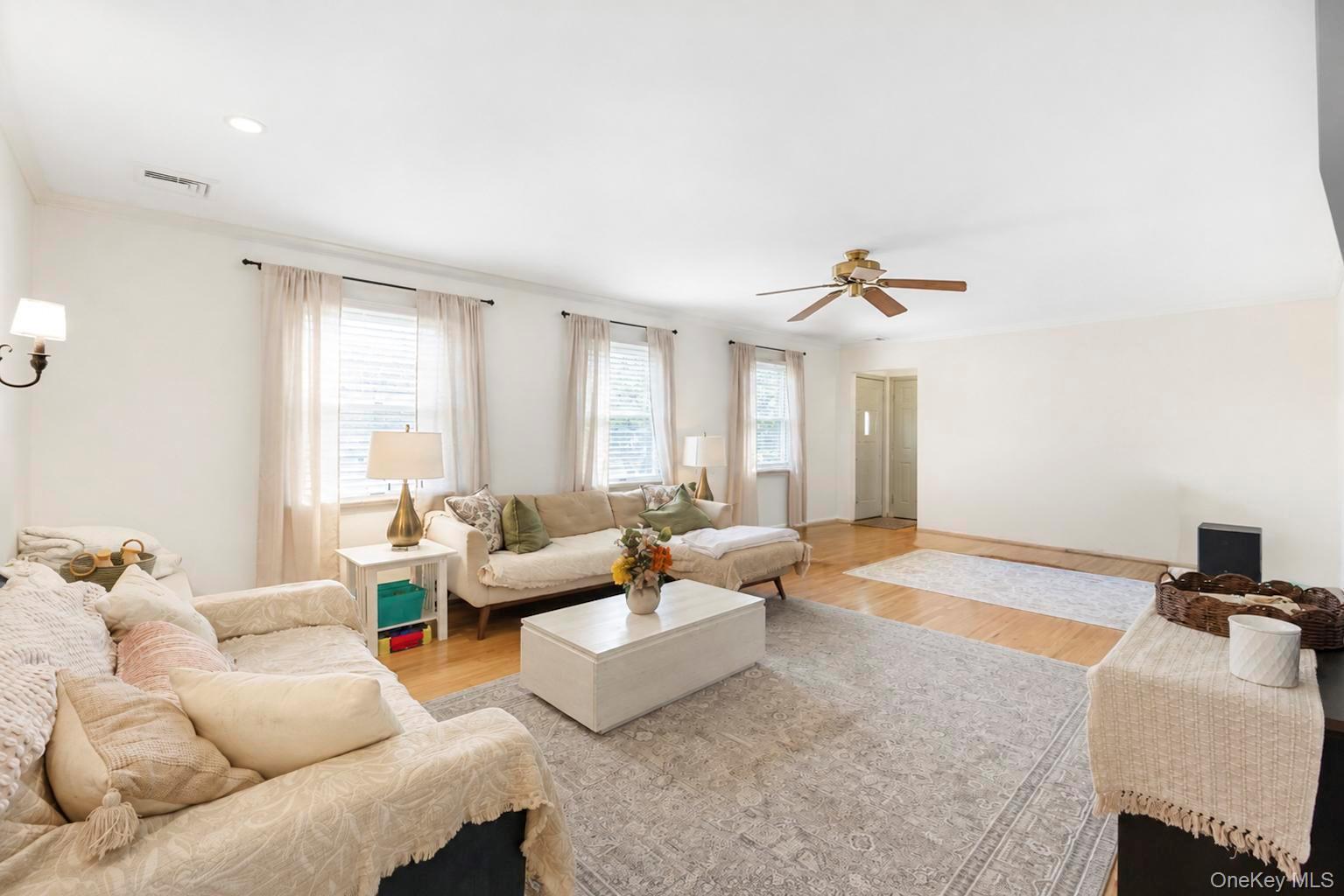 Single Family Riverside Drive Suffolk County, NY 11901, MLS-1032344-10