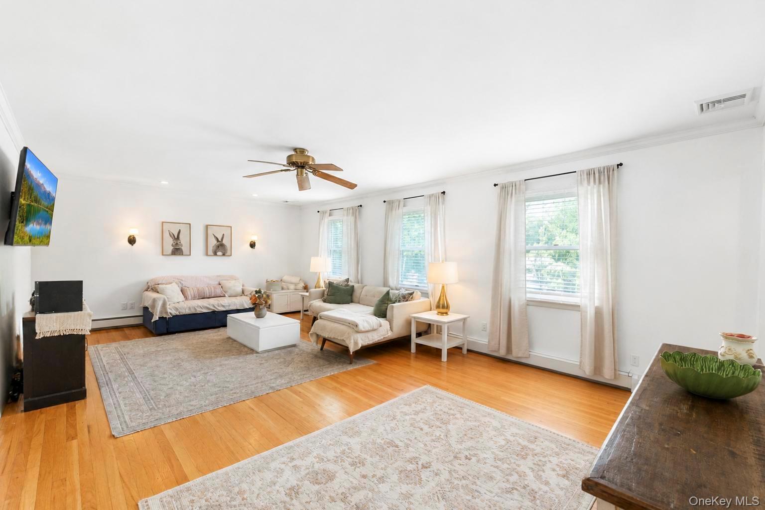 Single Family Riverside Drive Suffolk County, NY 11901, MLS-1032344-11