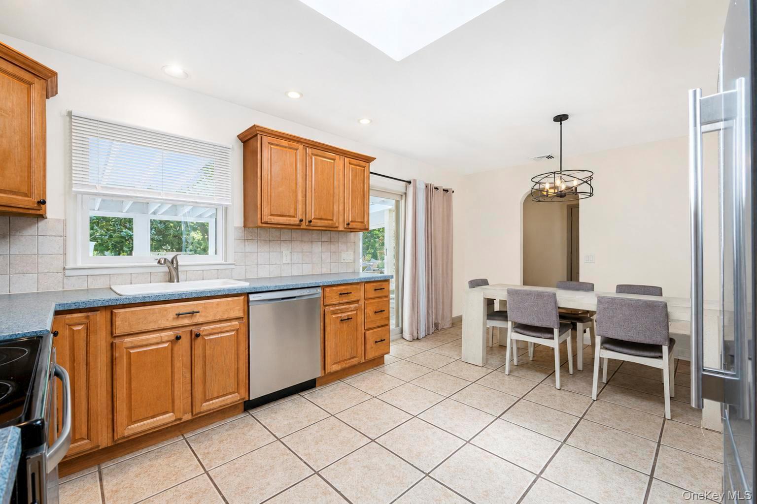 Single Family Riverside Drive Suffolk County, NY 11901, MLS-1032344-16