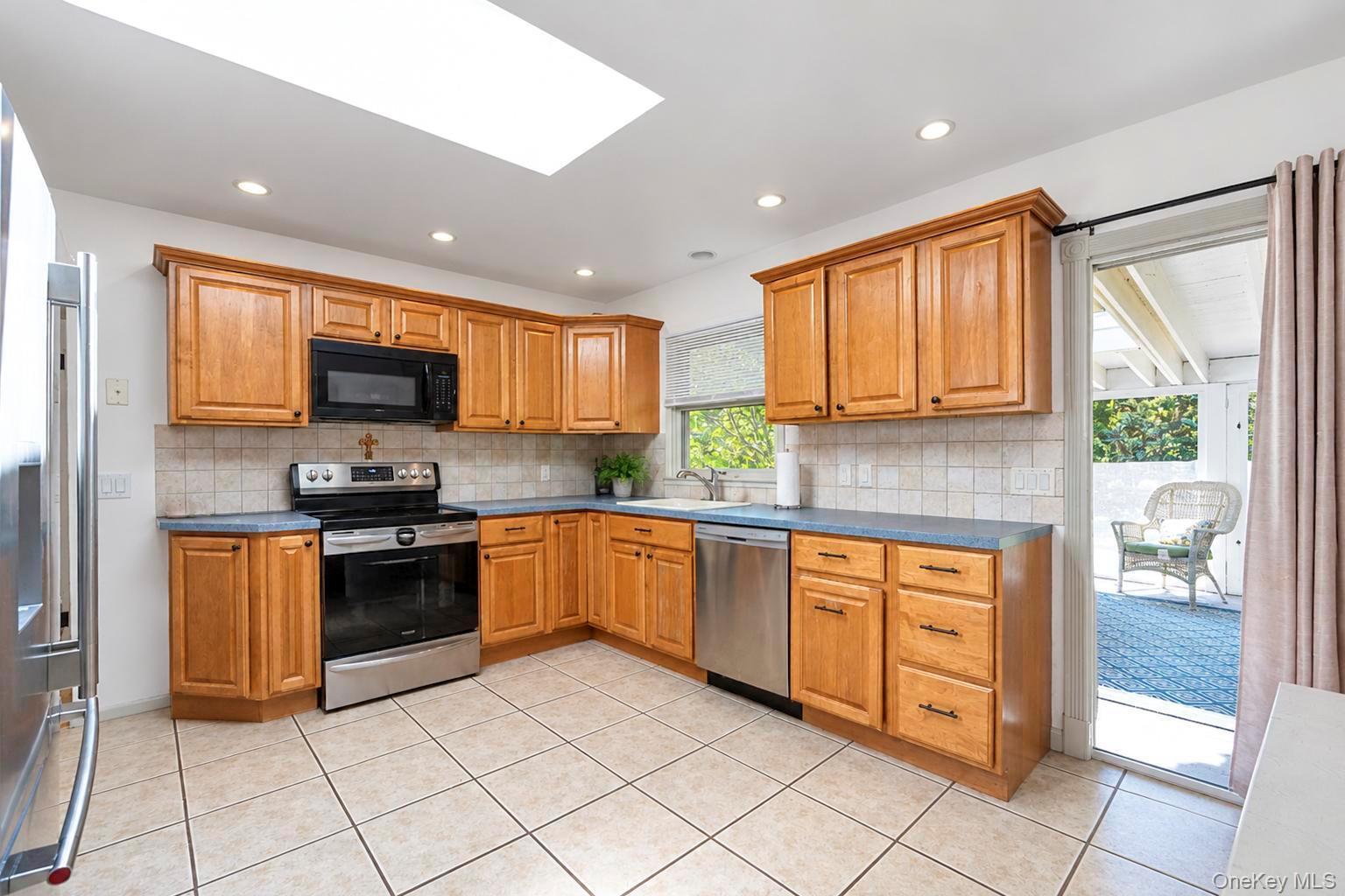 Single Family Riverside Drive Suffolk County, NY 11901, MLS-1032344-18