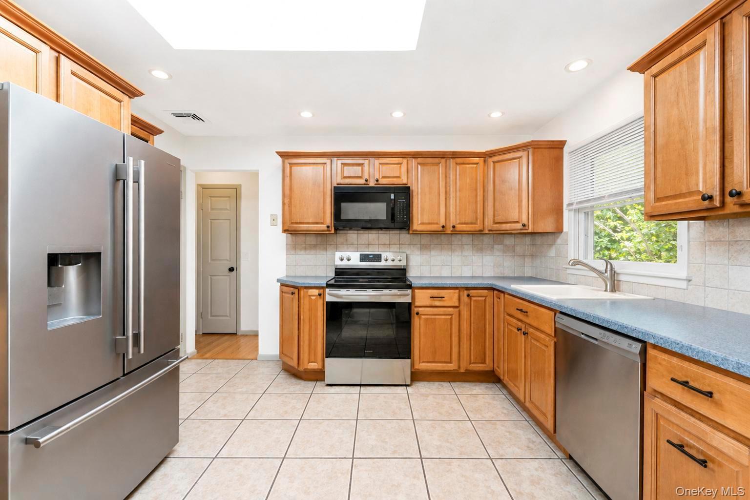 Single Family Riverside Drive Suffolk County, NY 11901, MLS-1032344-19