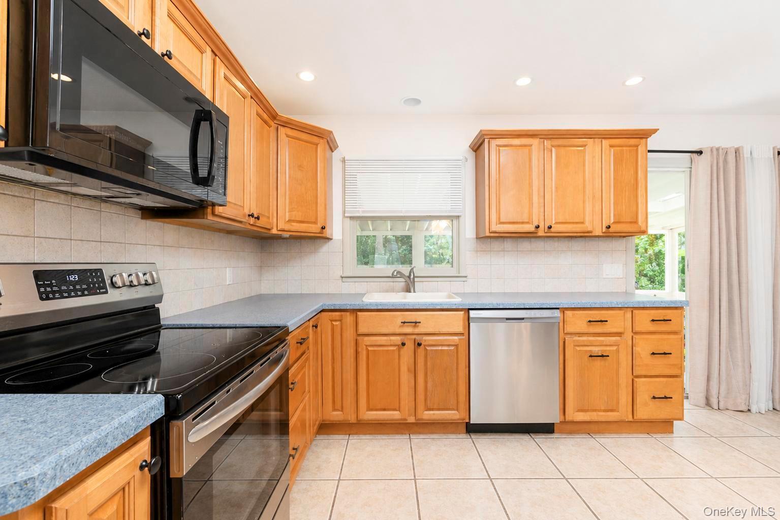 Single Family Riverside Drive Suffolk County, NY 11901, MLS-1032344-20