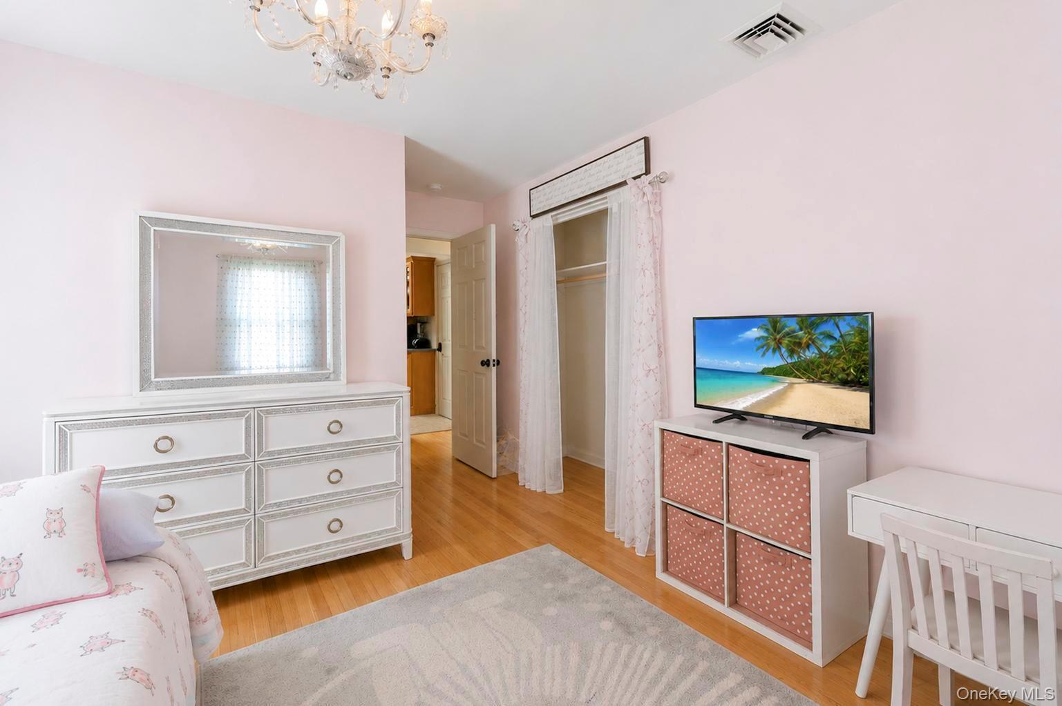 Single Family Riverside Drive Suffolk County, NY 11901, MLS-1032344-24