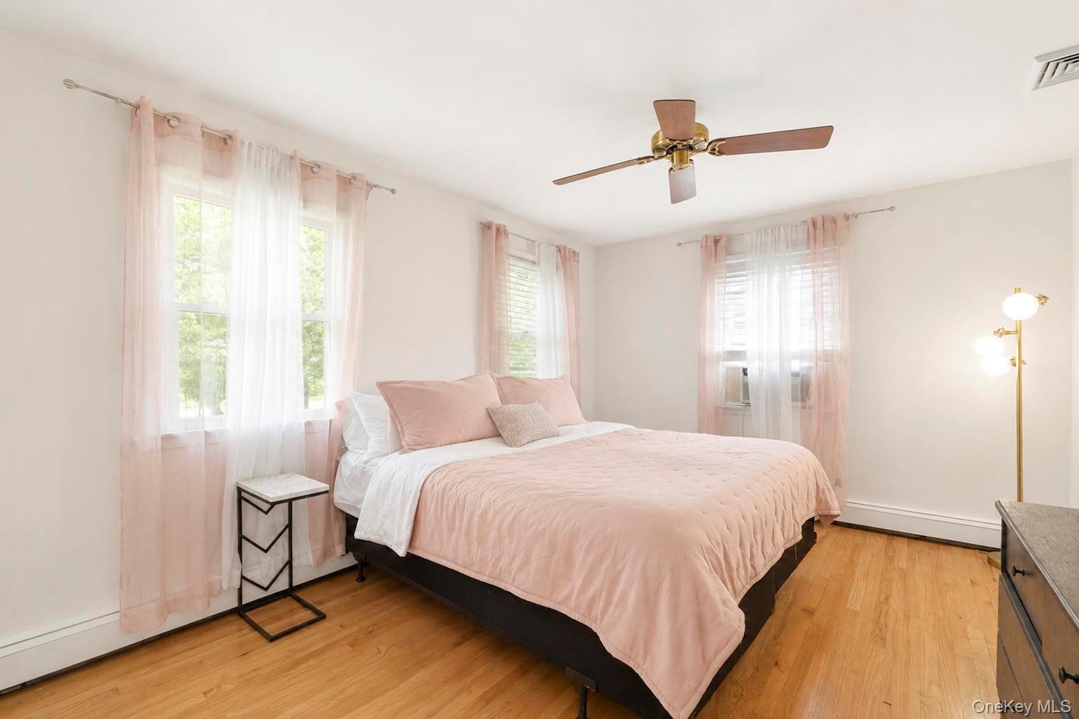 Single Family Riverside Drive Suffolk County, NY 11901, MLS-1032344-28