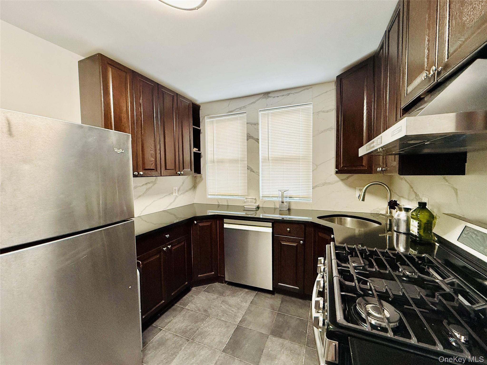 Single Family Pilgrim Avenue  Bronx, NY 10461, MLS-1032351-13
